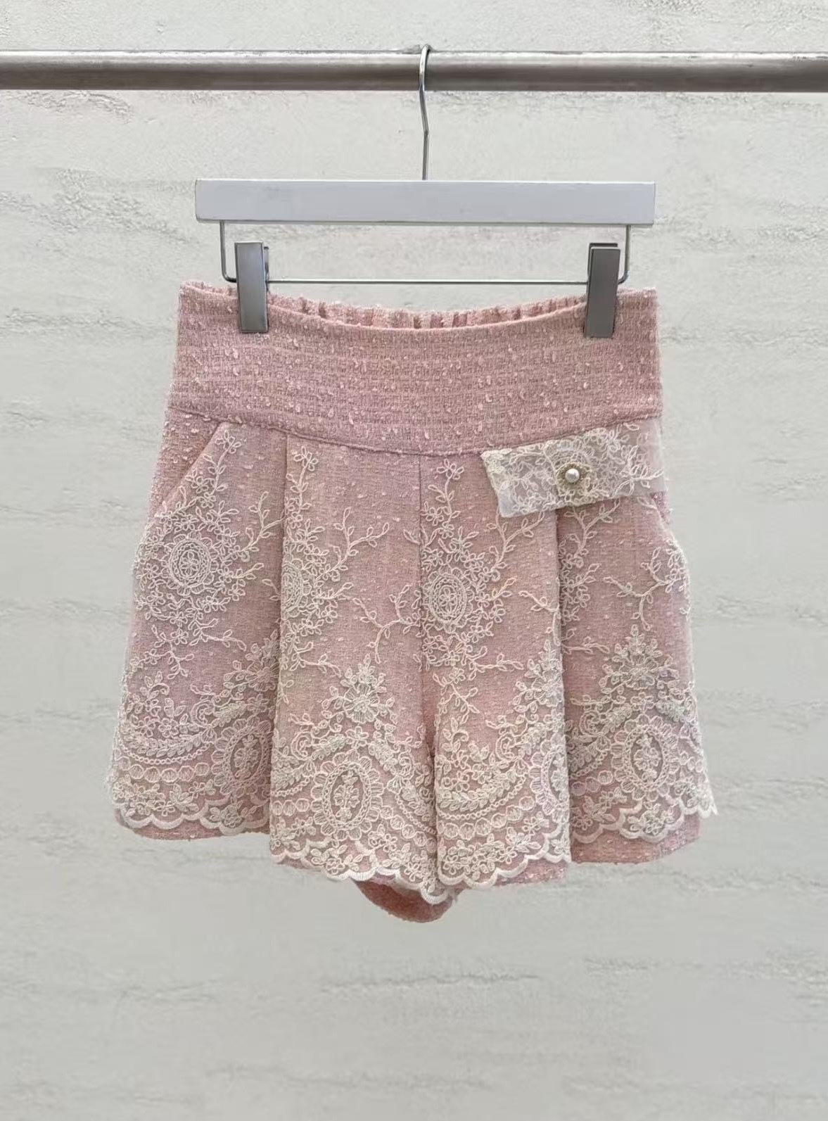 Y96  LACE褲  腰28-37 HIP56 長15.5 $579