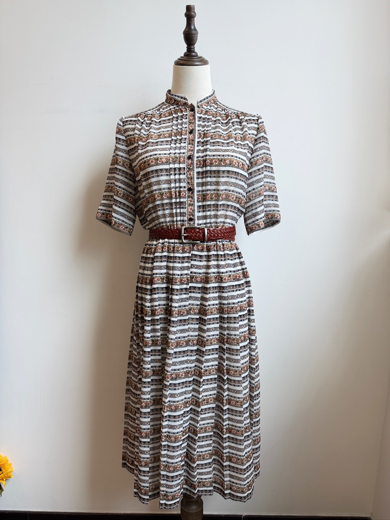 VOIR Autumn-Weave Vintage-Style Stand-Collar Dress