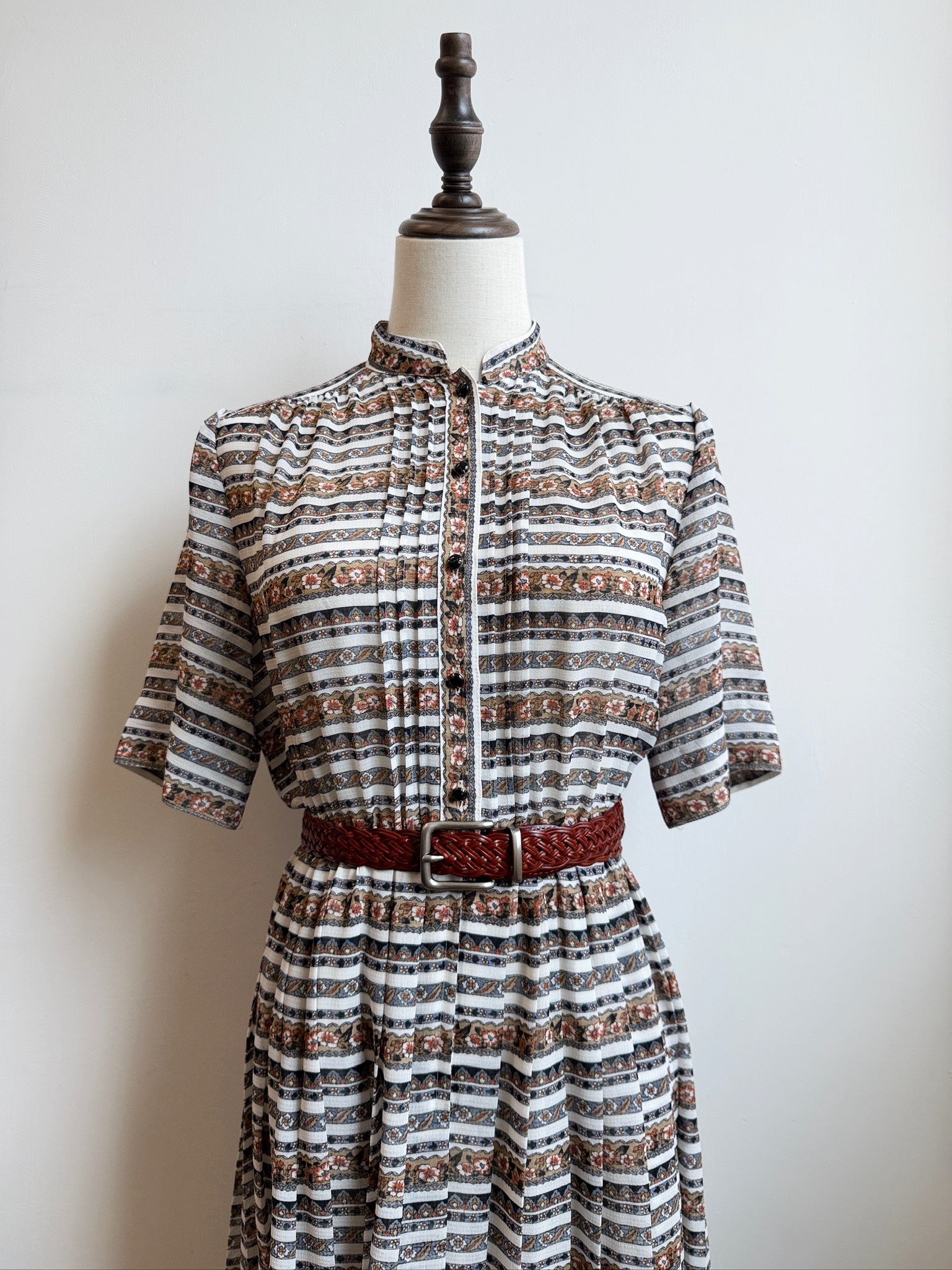 VOIR Autumn-Weave Vintage-Style Stand-Collar Dress