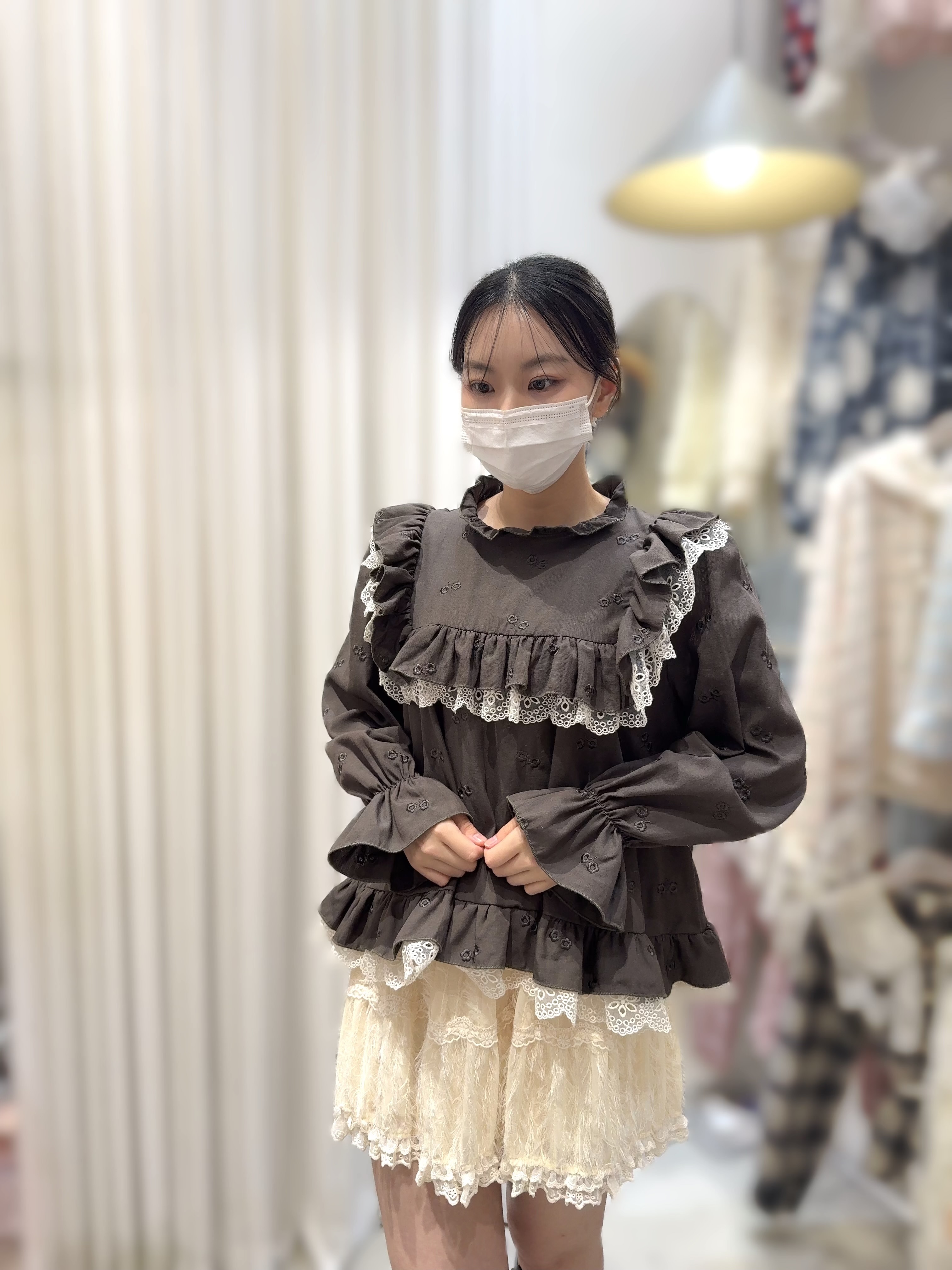Y95  刺繡襯衫  胸46 長21 $559  校長價