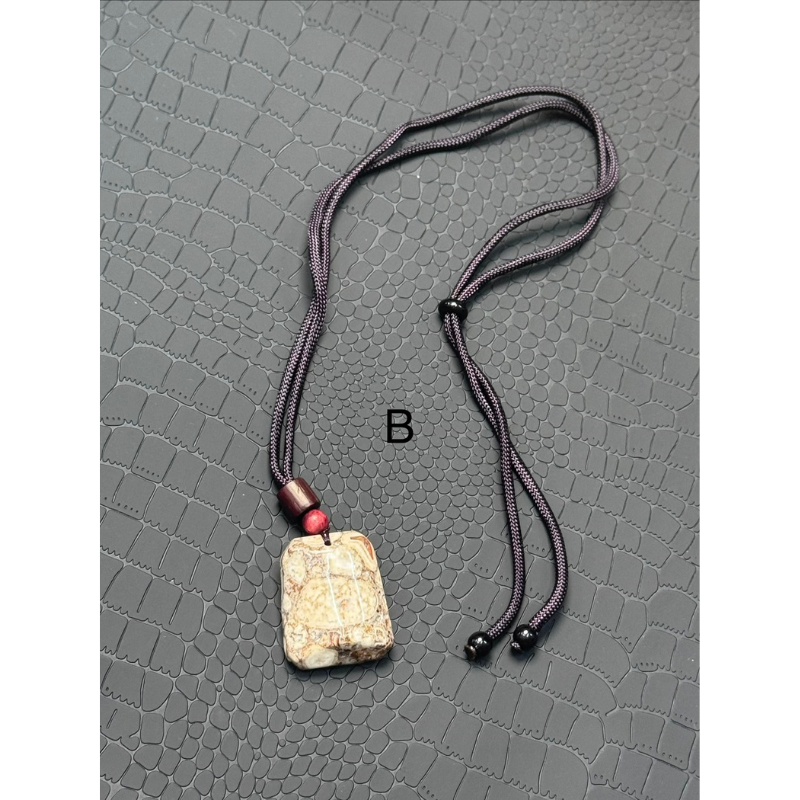 HKAG0913-006 B級 尊者靈骨吊咀附頸繩隨機發貨 約3cm x 2.5cm (A6)