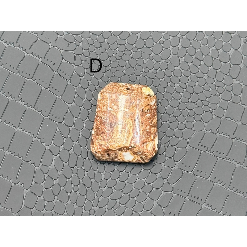 HKAG0913-008 D 級 尊者靈骨吊咀附頸繩隨機發貨 約3cm x 2.5cm (A8)