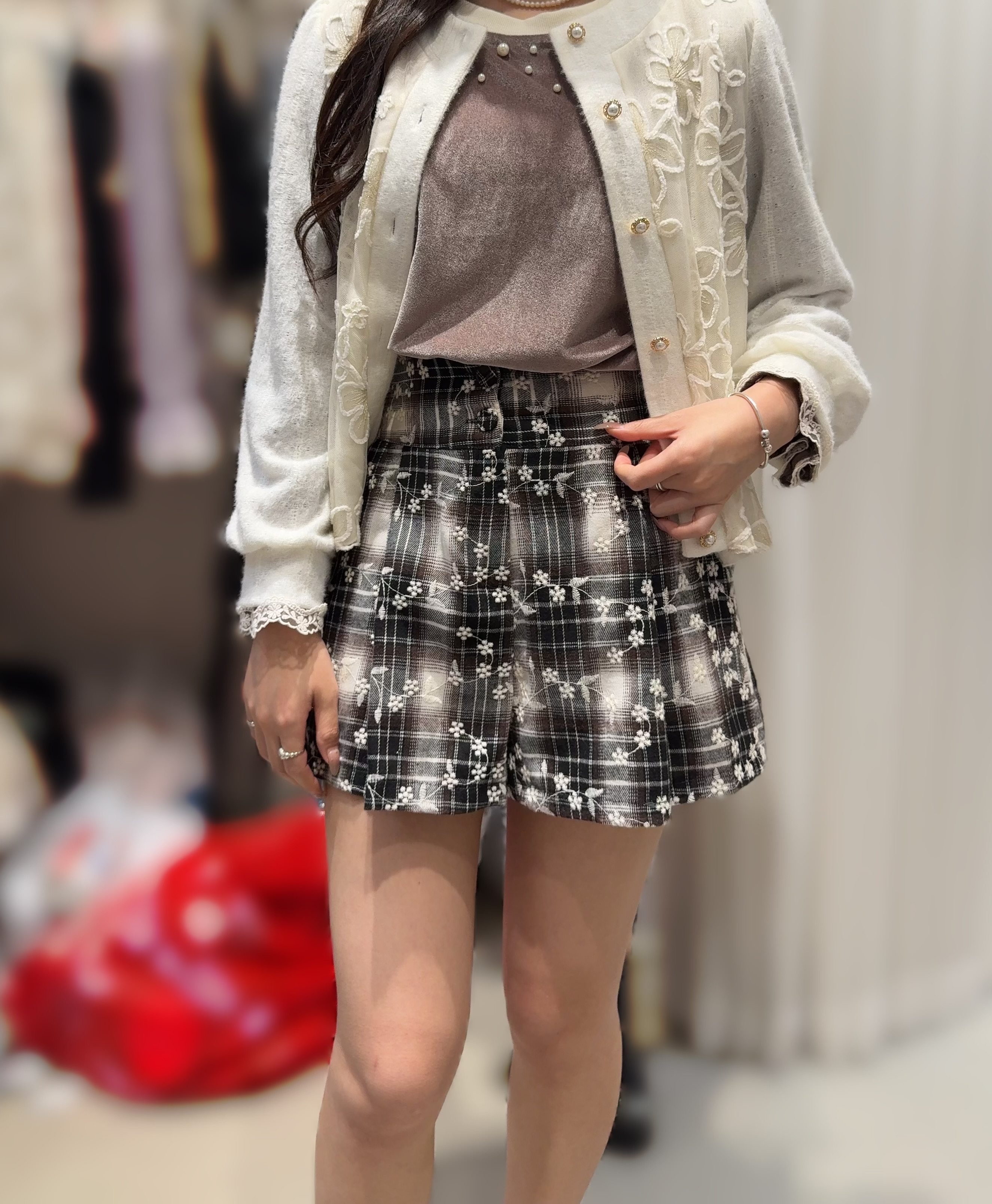 Y89   刺繡羊毛格仔褲  羊毛10%   腰27-40 HIP48 長15.5 $529   校長價