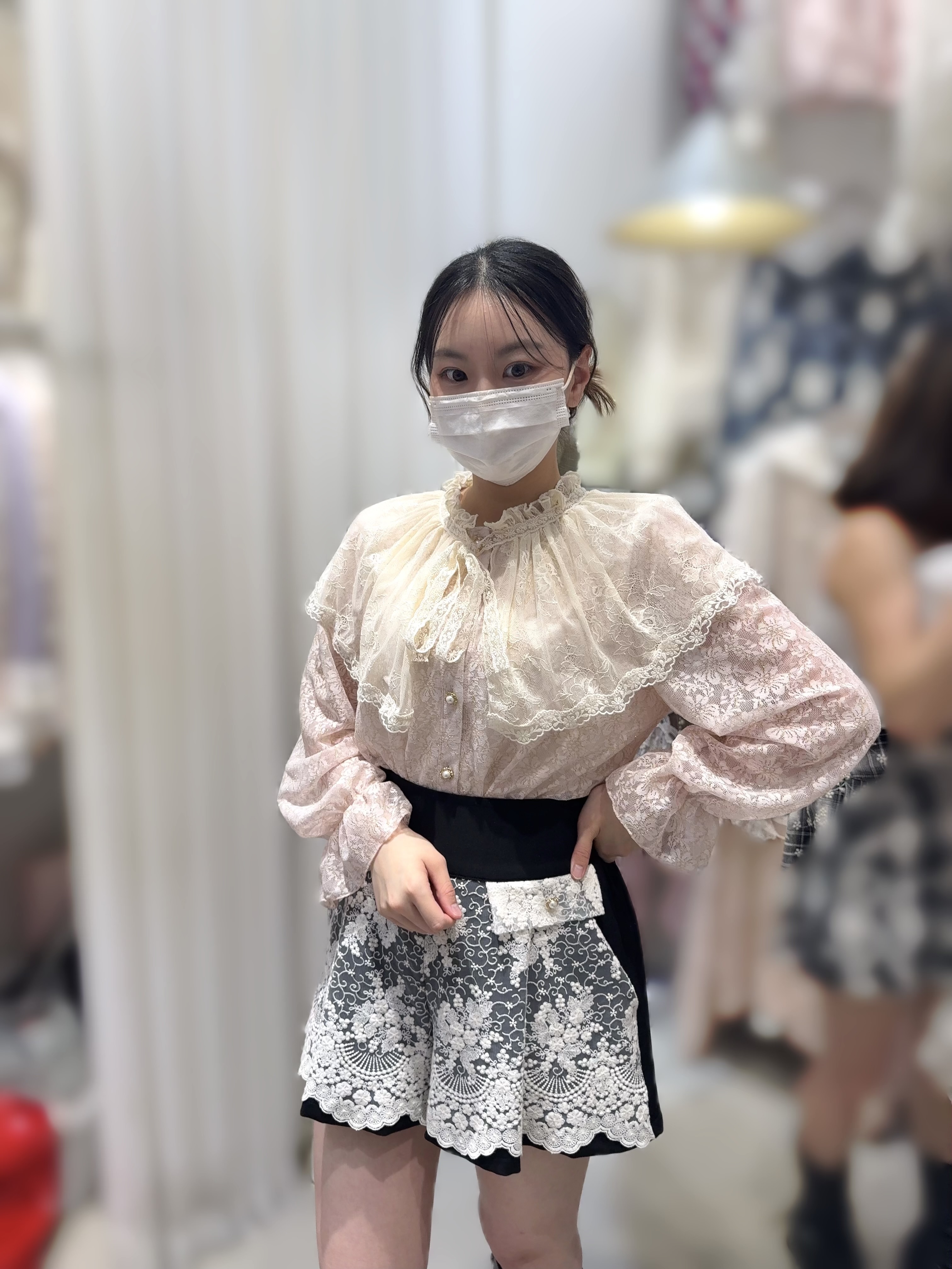 Y77  胸46 長22 $549  校長價