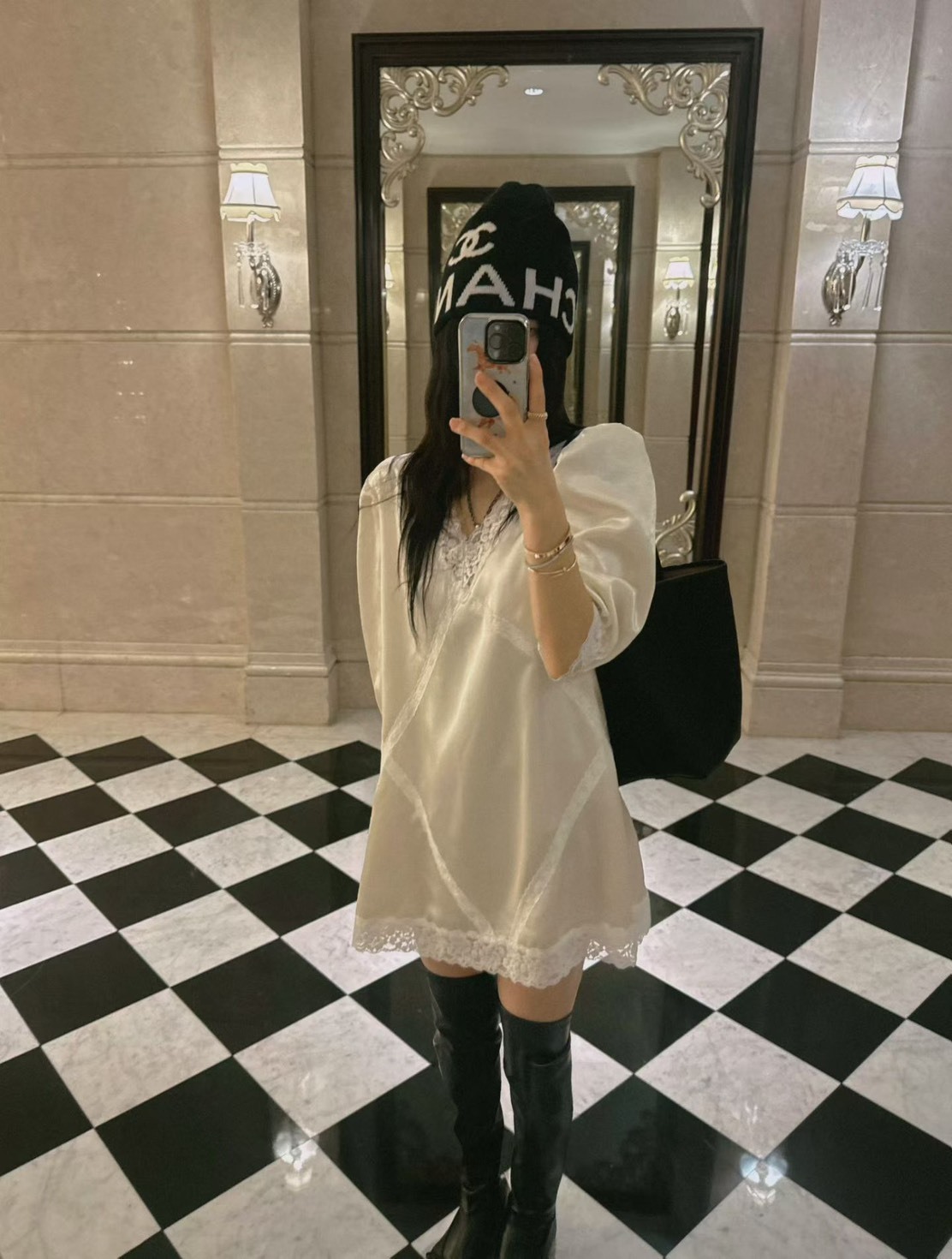 緞面蕾絲V領公主袖短洋裝