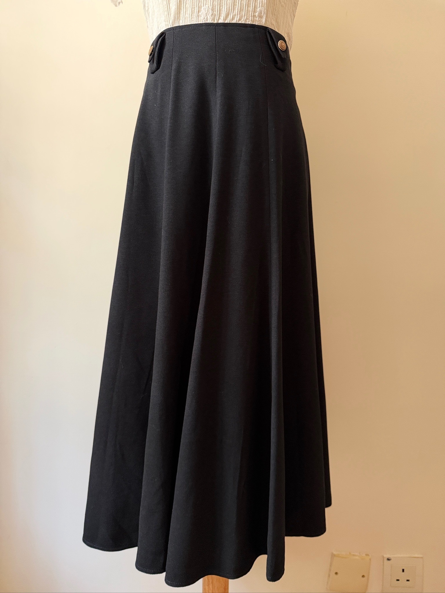 High-waisted black vintage skirt with wood-tone buttons