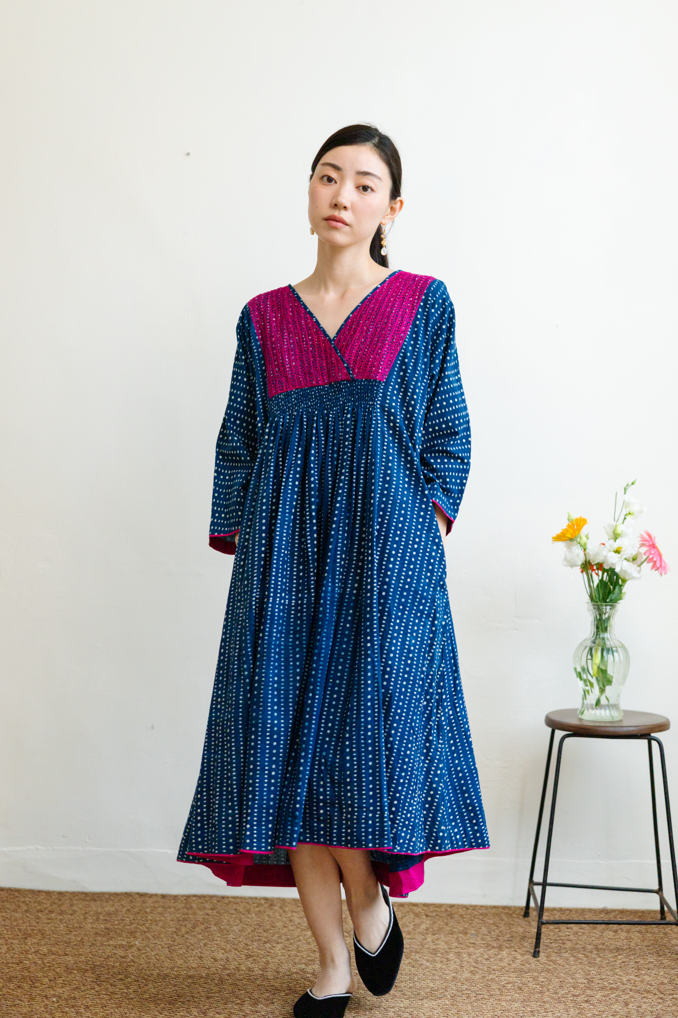 藍染點點桃紅刺繡洋裝
