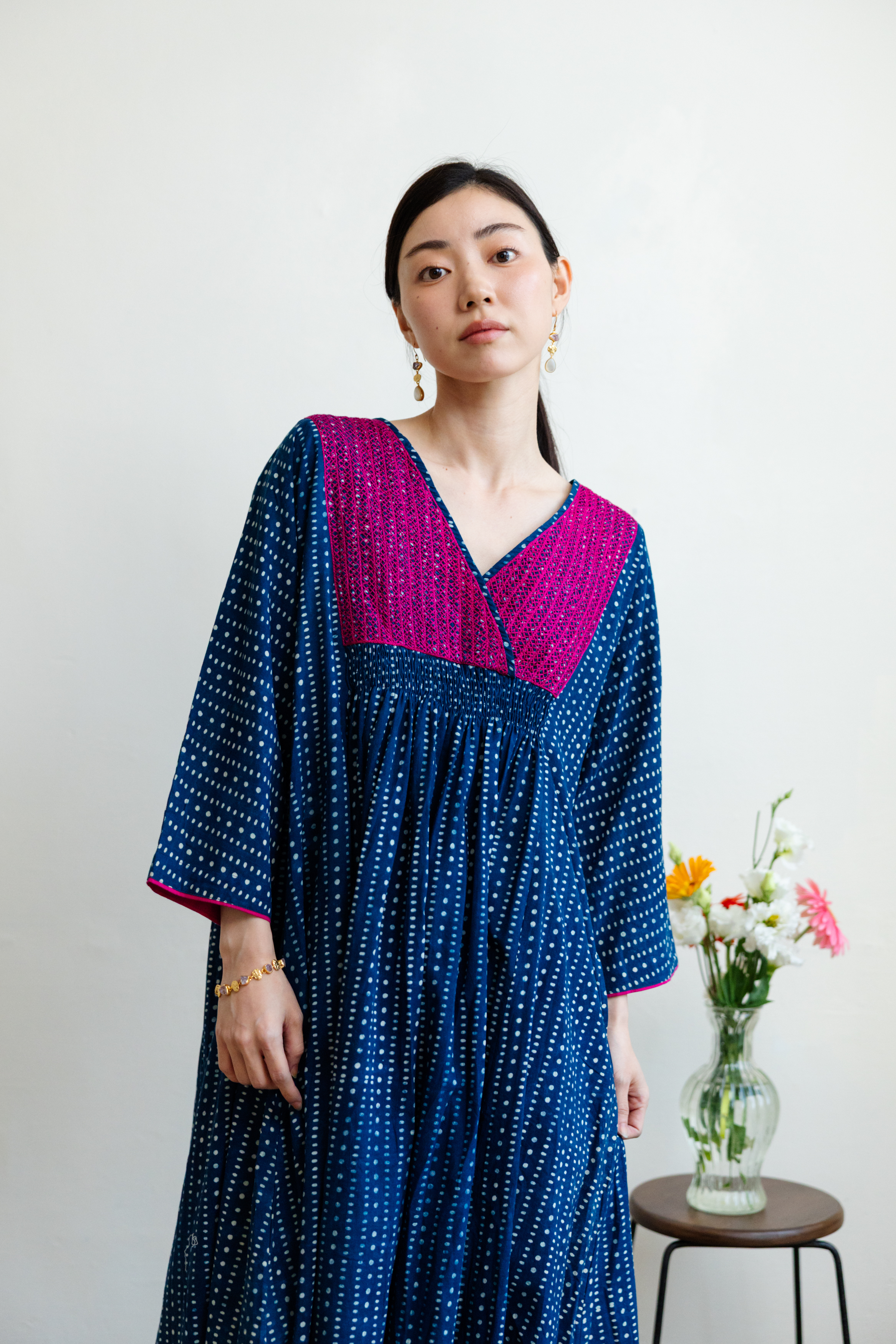 藍染點點桃紅刺繡洋裝
