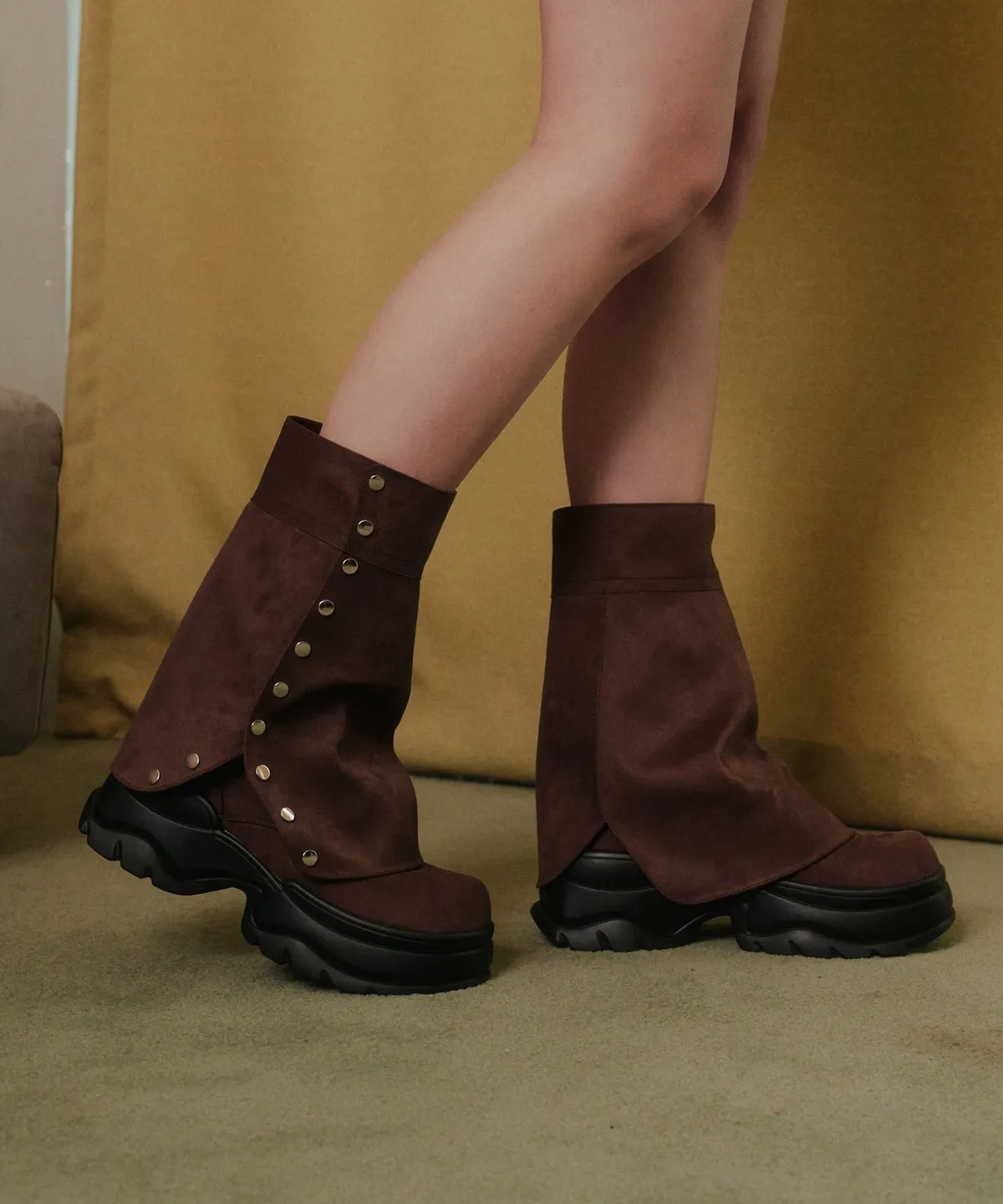 SALT AND CHOCOLATE Two-Way Button Warmer Mid Boots