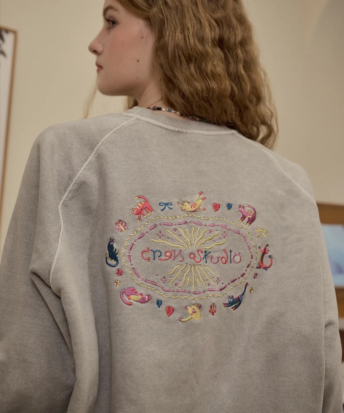 CPGN STUDIO Cat Stitch Raglan Pigment Sweatshirt