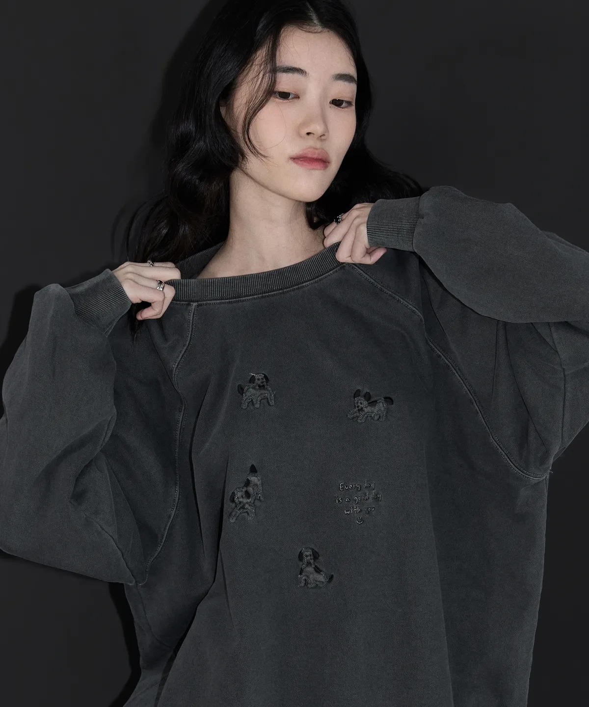 CPGN STUDIO Happy Puppy Patch Pigment Raglan Sweatshirt