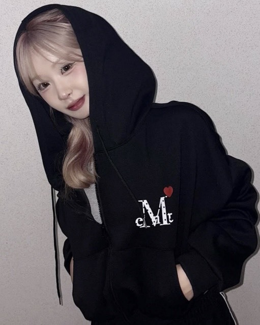 Mucent Lovrits Mini Heart Logo 迷你愛心 Logo 短版 拉鍊 連帽外套 兩色