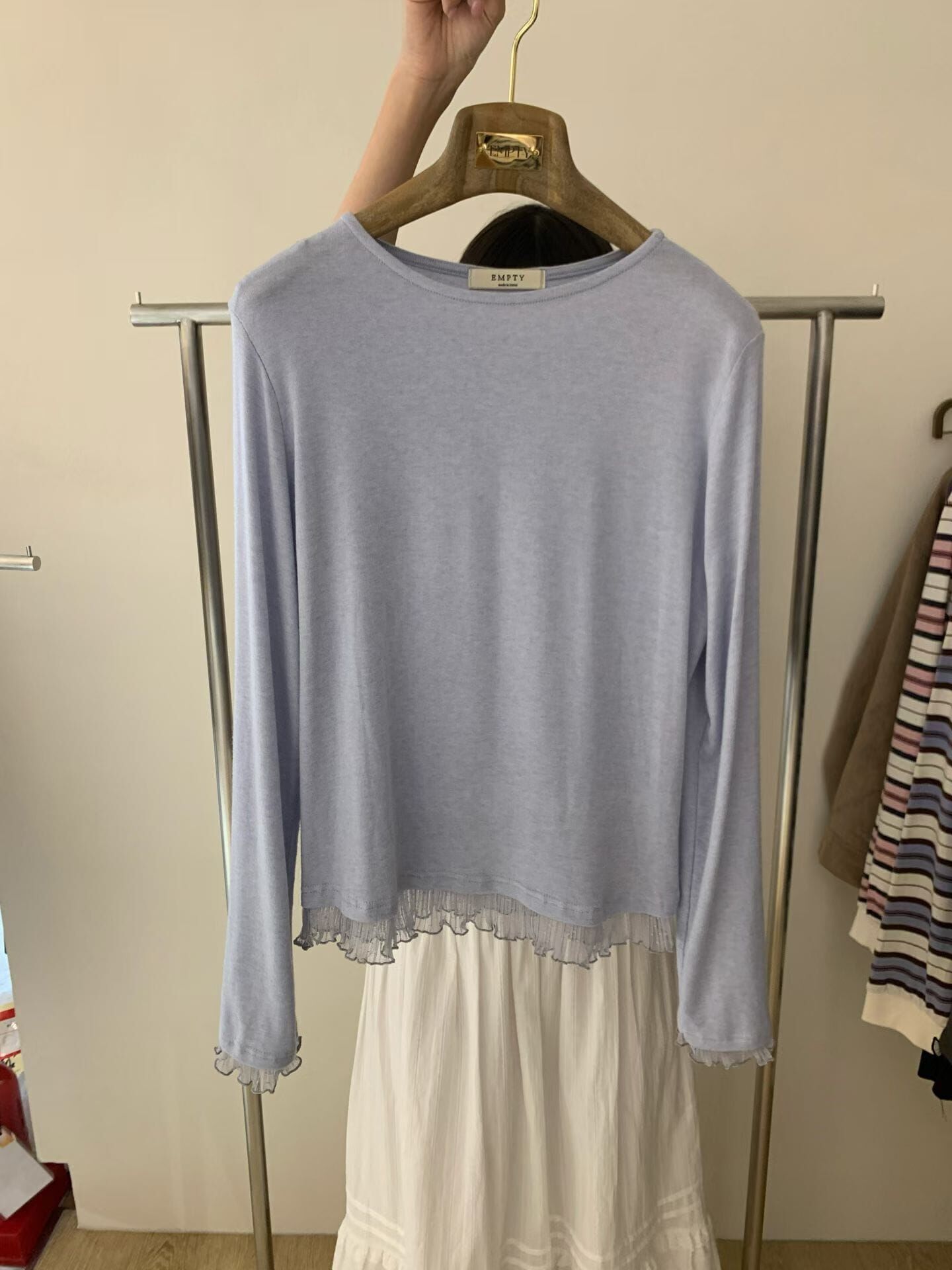 EM7119 網紗蕾絲拼接下擺修身打底衫