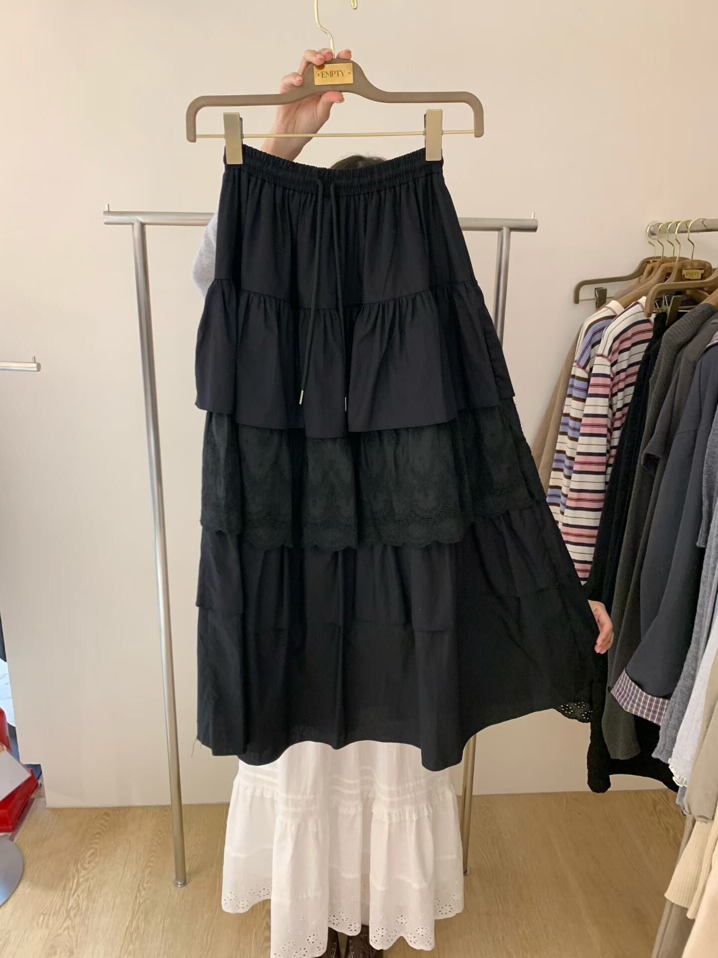 EM7121 法式雕花蕾絲層次蛋糕長裙