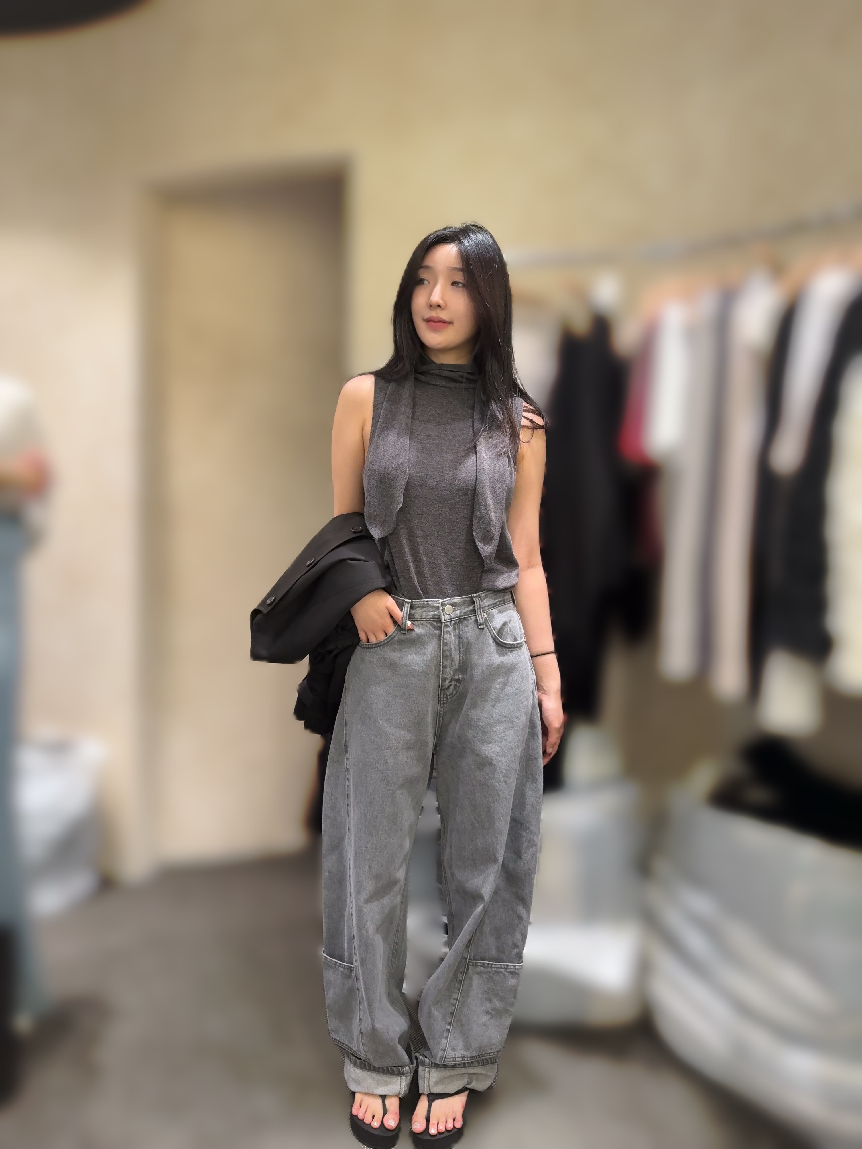 VB09 高腰牛仔褲👖S: 腰26 HIP42 長42.5 / M:腰27 HIP43 長43 / L:腰28 HIP44 長43.5 $599