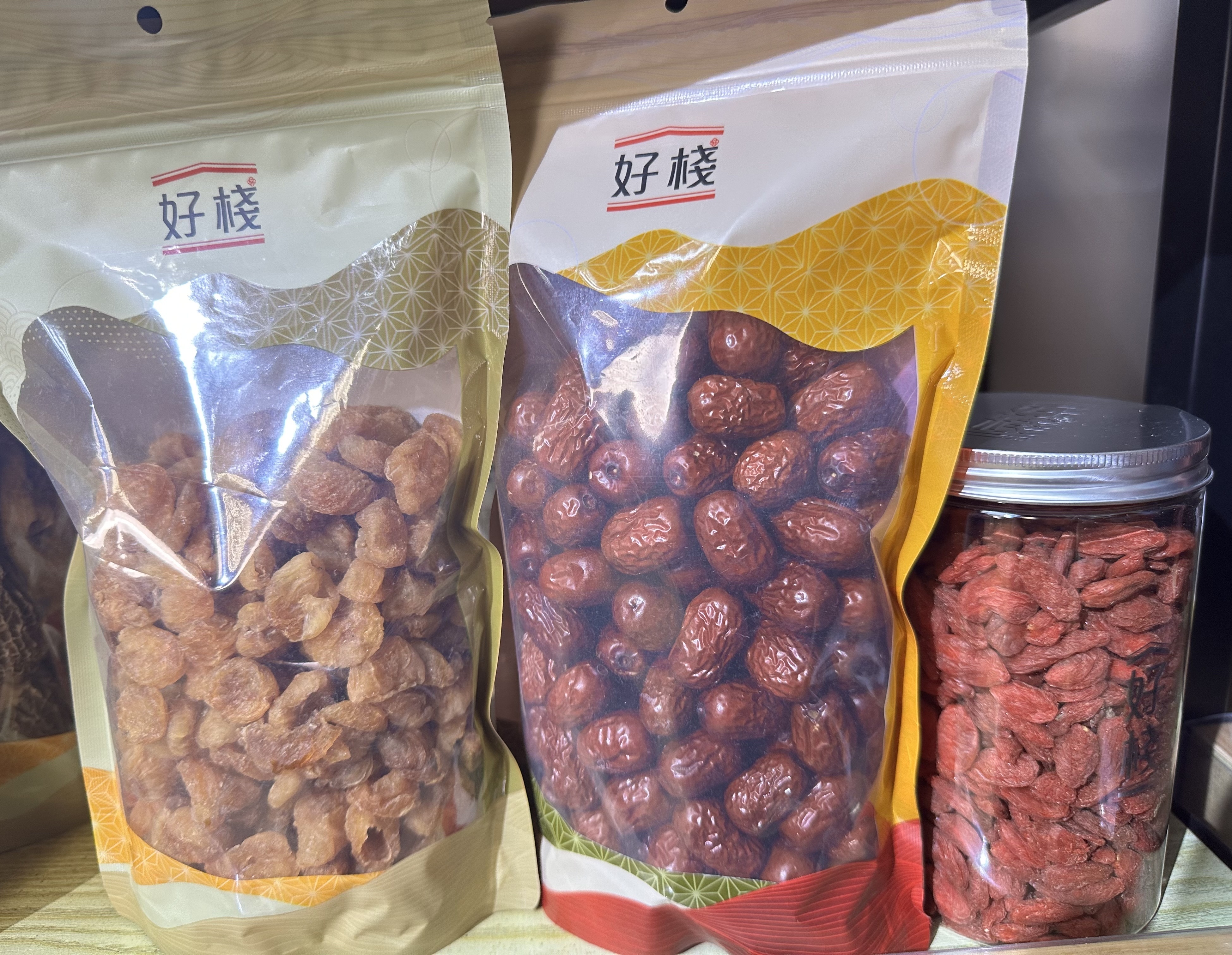 VY95 好棧套裝 (特級寧夏杞子皇(300克) (63221017) +特級廣西桂圓(350克) (63231005) +精選有核紅棗(300克))