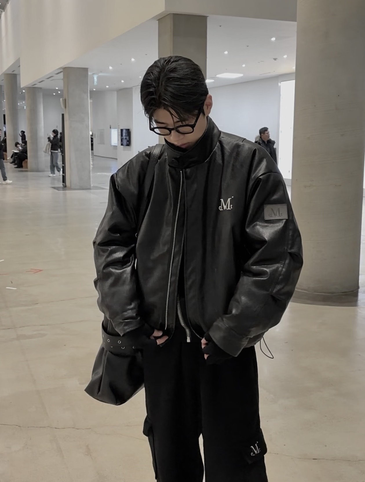 韓國MUCENT 立領皮革外套 下抽繩款