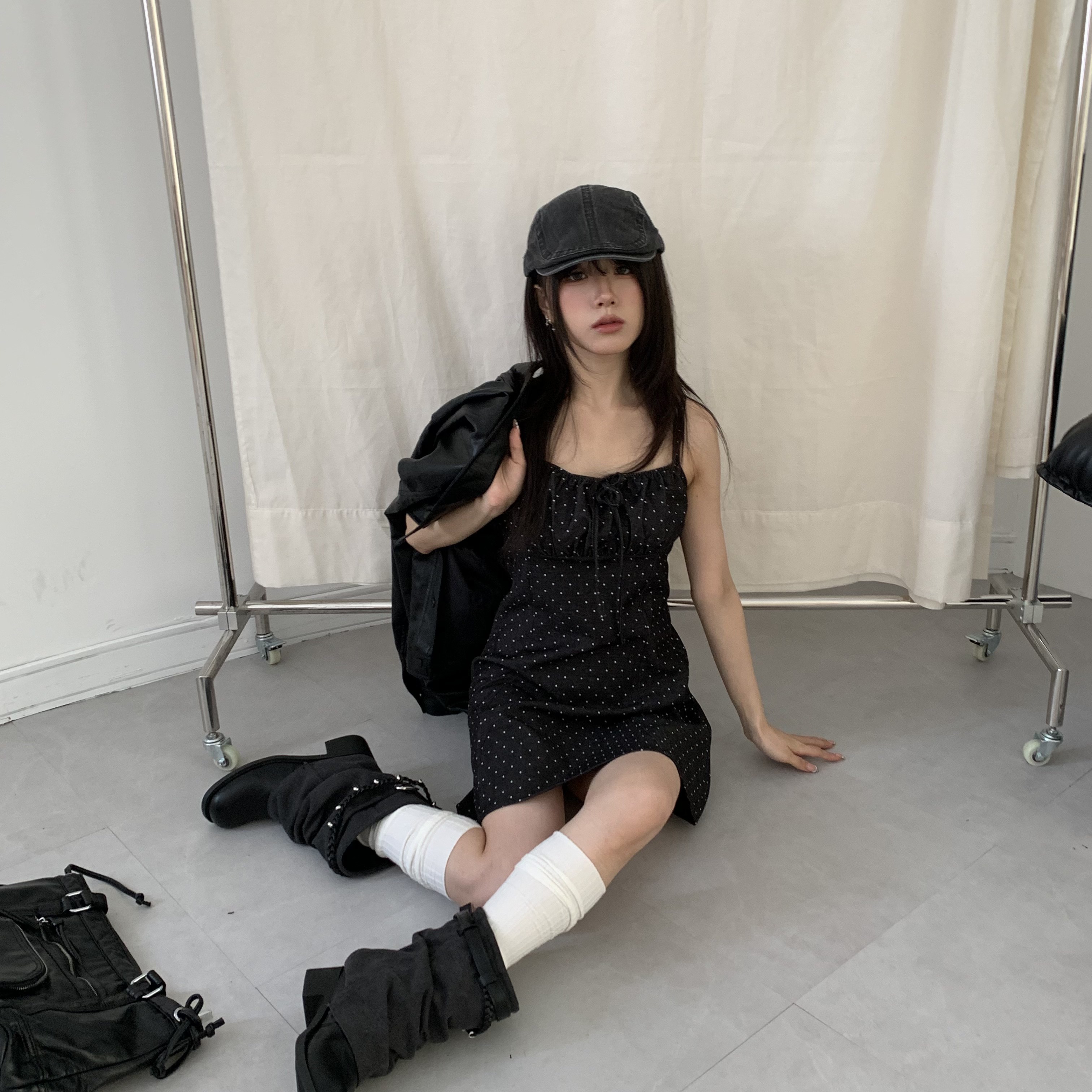 ISA_赫本的波點 抓皺綁帶波點吊帶連身裙_68041