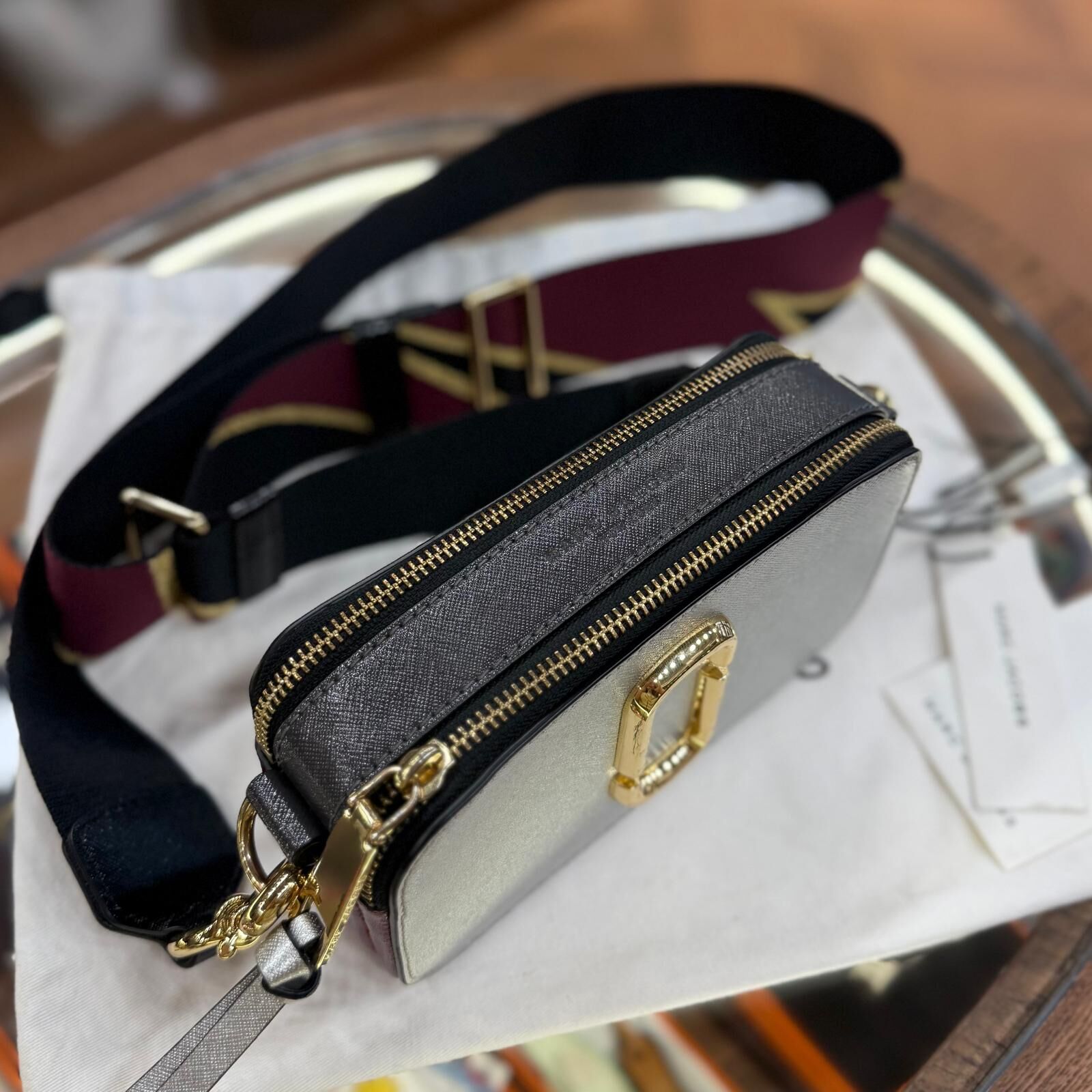 98%NEW USED MARC JACOBS THE SNAPSHOT 相機包/銀色金扣/酒紅拼黑粗肩帶 #MJ