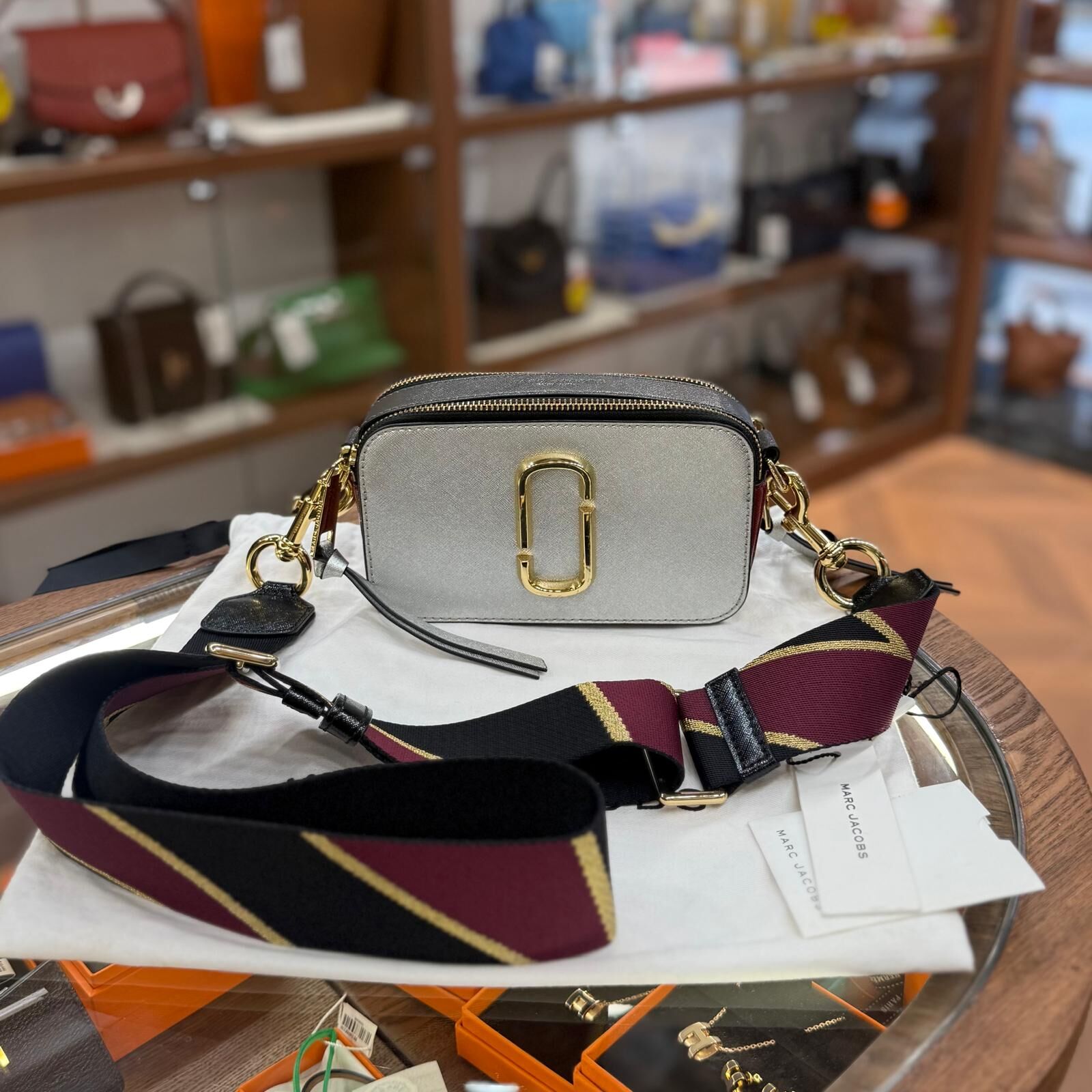 98%NEW USED MARC JACOBS THE SNAPSHOT 相機包/銀色金扣/酒紅拼黑粗肩帶 #MJ