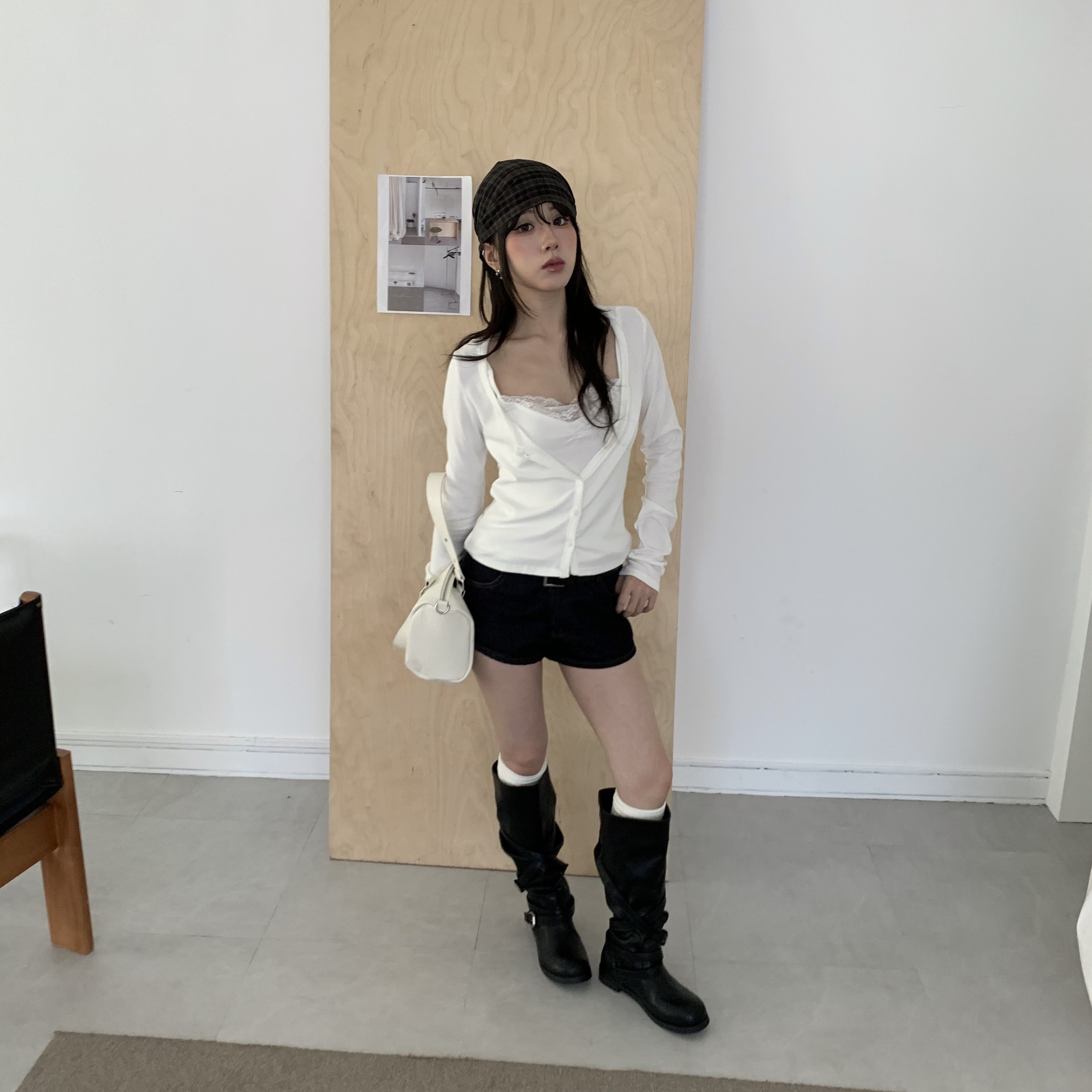 ISA_長腿比例 (附皮帶)中低腰包臀牛仔短褲_68026