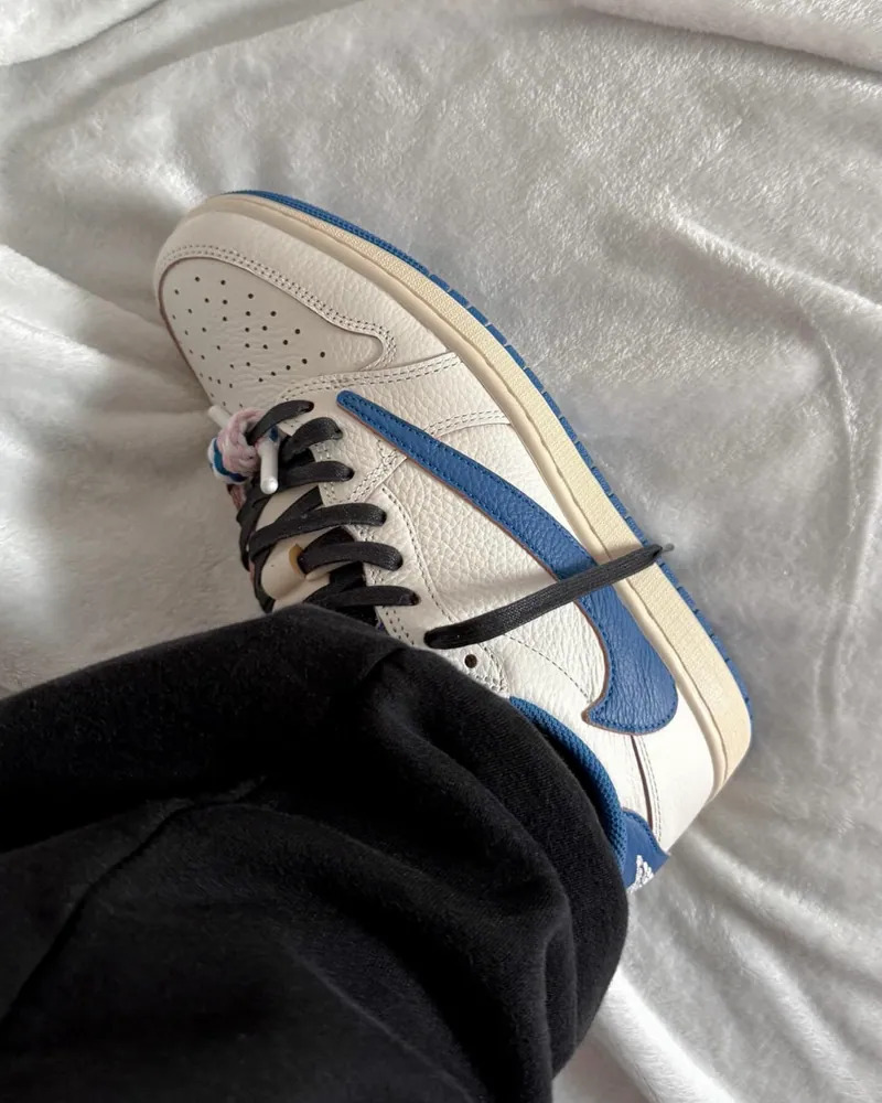 TRAVIS SCOTT × FRAGMENT DESIGN × NIKE AIR JORDAN 1 LOW OG 三方聯名 倒鉤 閃電 藤原浩 DM7866-104