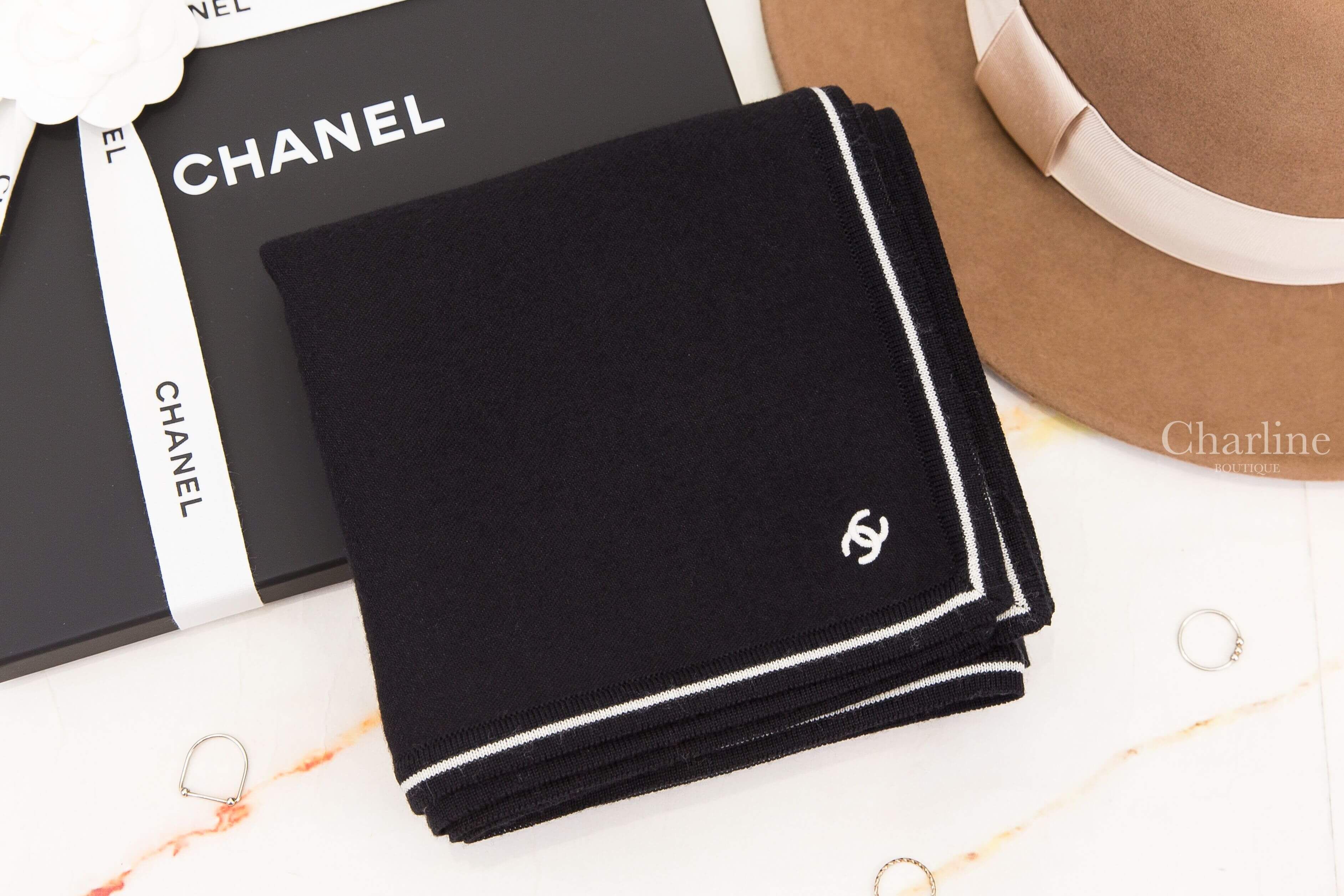 Chanel Bandana 黑色白色線條滾邊刺繡CC羊毛混喀什米爾頭巾
