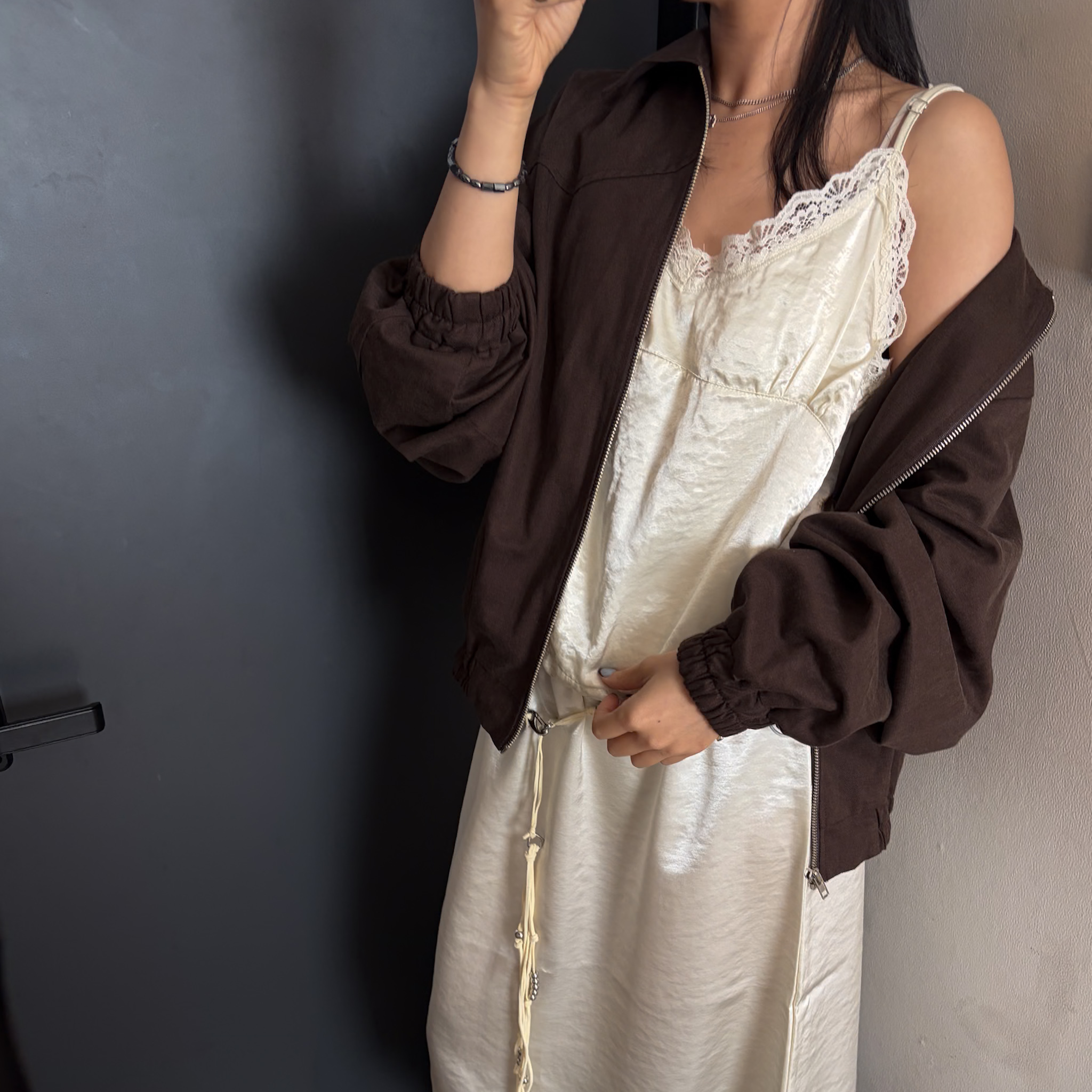 SE04可調肩光澤蕾絲漂亮背心(奶白/咖)