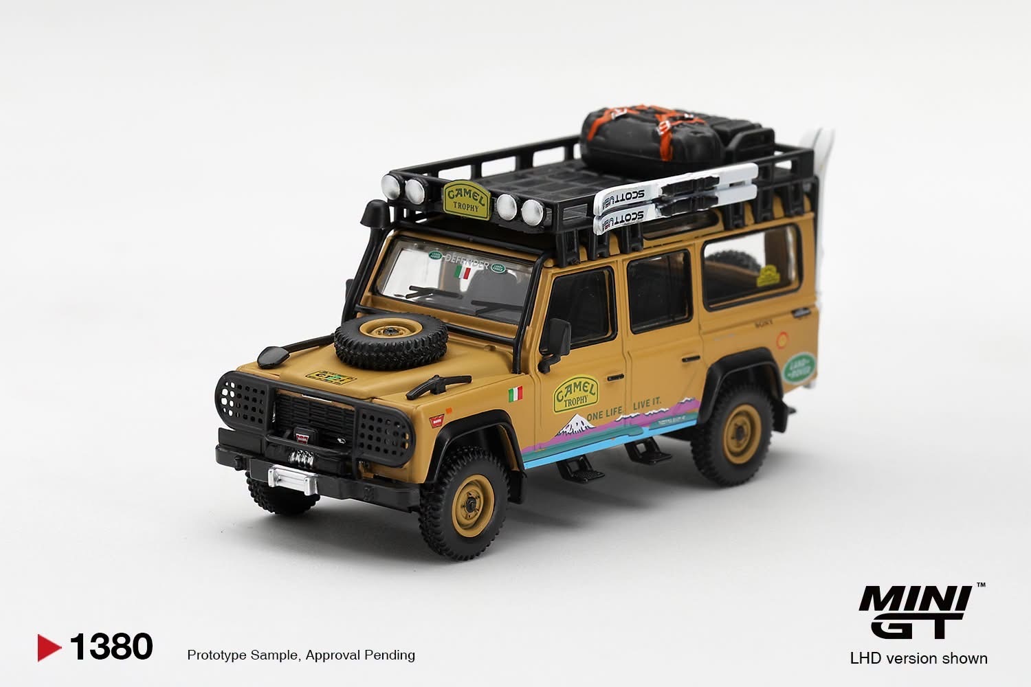 預訂Pre Order- MiniGT 1380 Land Rover Defender 110  1998 Camel Trophy Tierra del Fuego CT.24 Italy