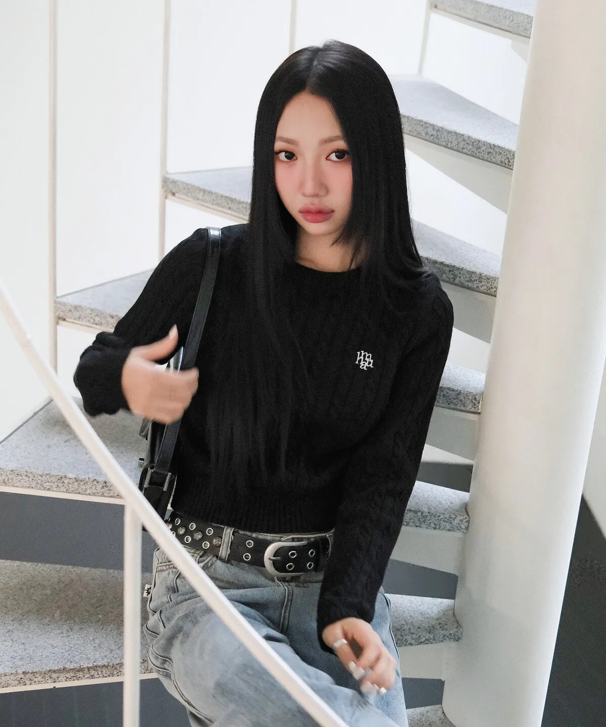 【OWN】MUAHMUAH 長袖 圓領 針織 麻花 微短版 修身 上衣 單一尺寸 女款 黑色 杏色 灰色 深藍色 紅色