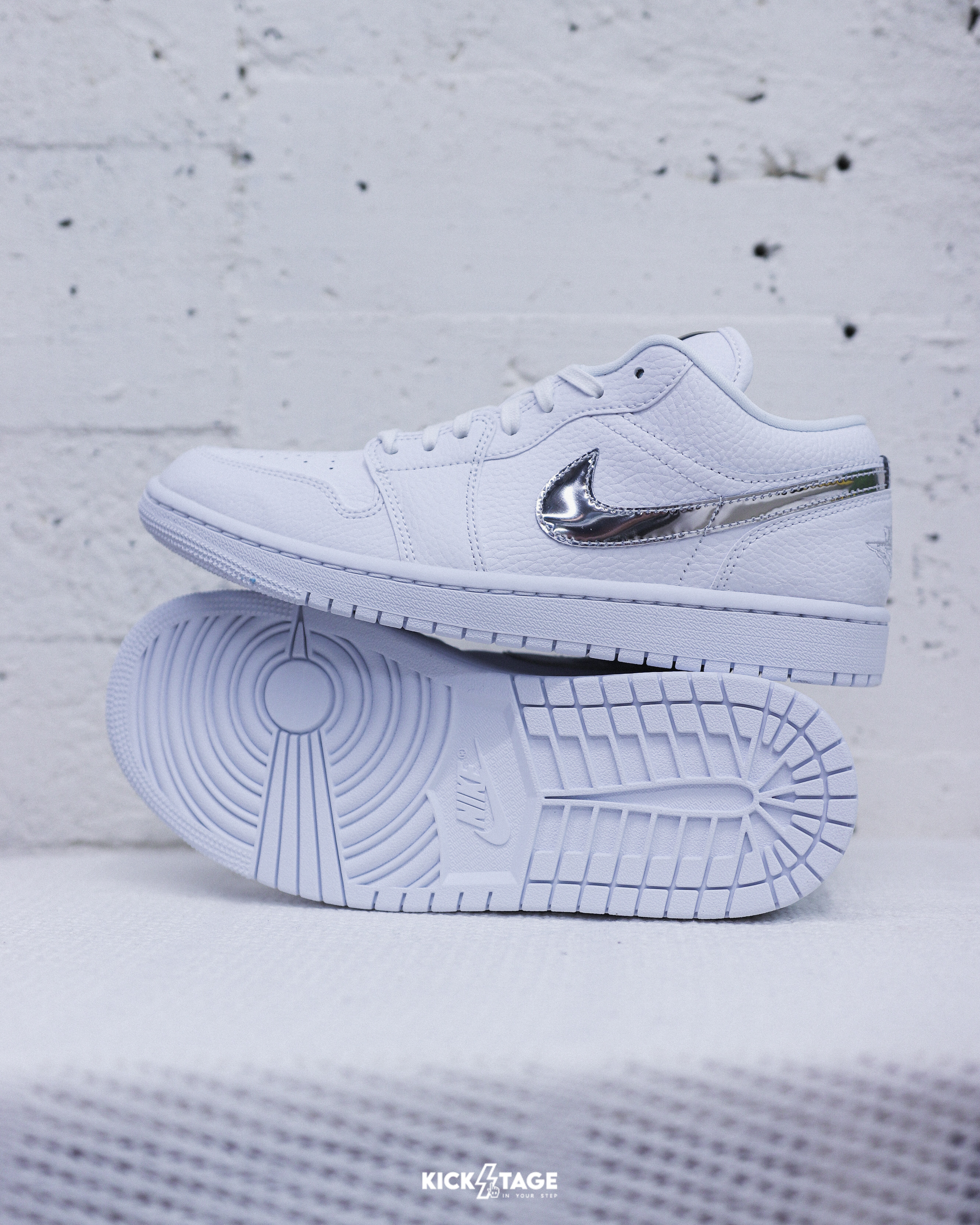 男女鞋 NIKE W AIR JORDAN 1 LOW SE 'Metallic Silver' 白銀 金屬 未來感 皮革 休閒鞋【IQ9381-100】AJ1