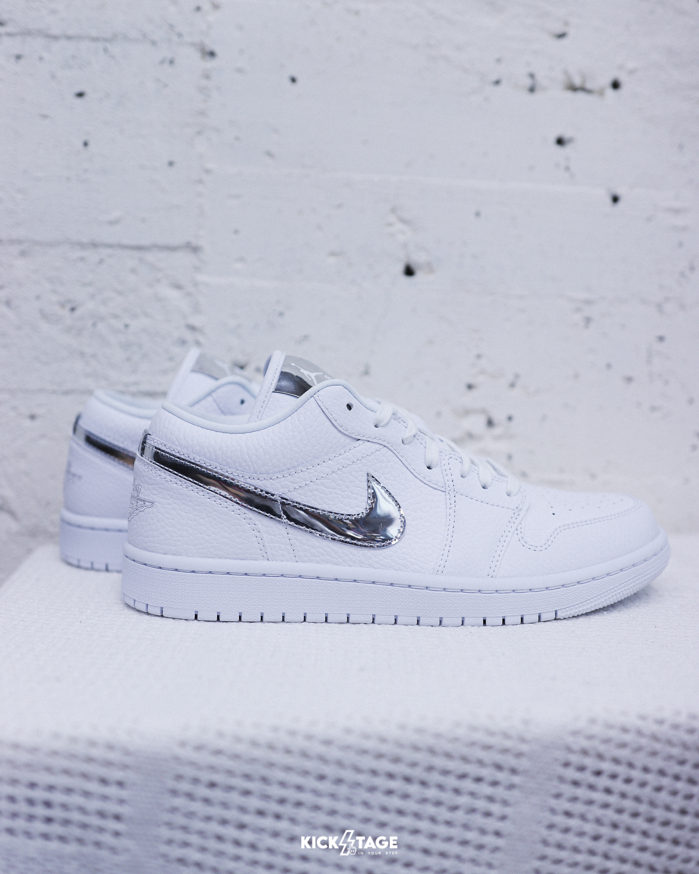 男女鞋 NIKE W AIR JORDAN 1 LOW SE 'Metallic Silver' 白銀 金屬 未來感 皮革 休閒鞋【IQ9381-100】AJ1