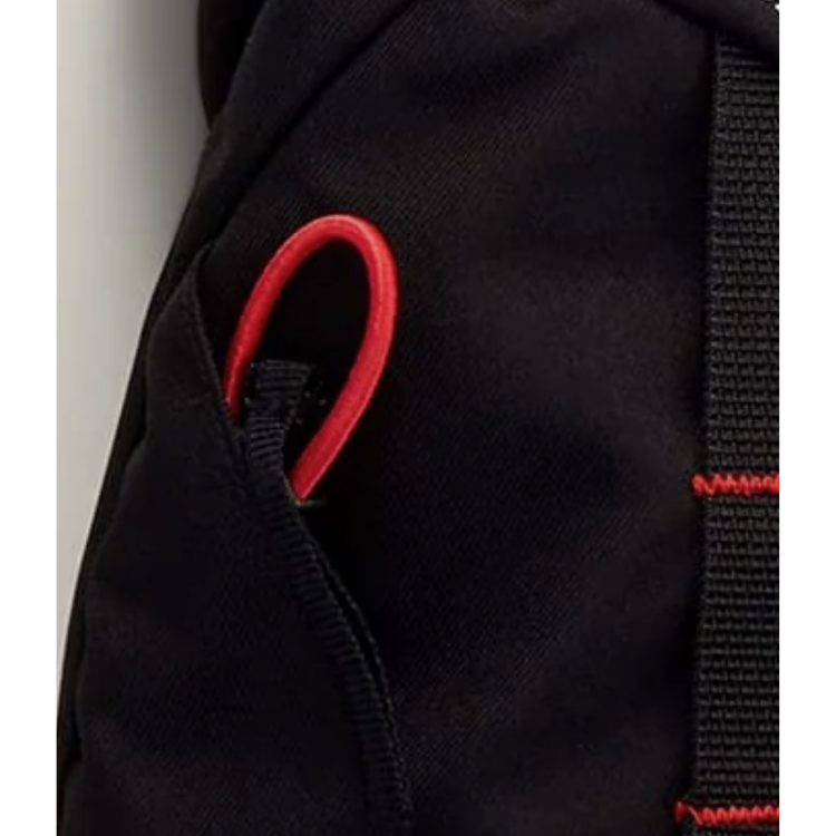686 GORE-TEX Leather Deep Days Mitt 手套側面細節圖,展示彈性拉繩束口與高質感車縫包邊工藝