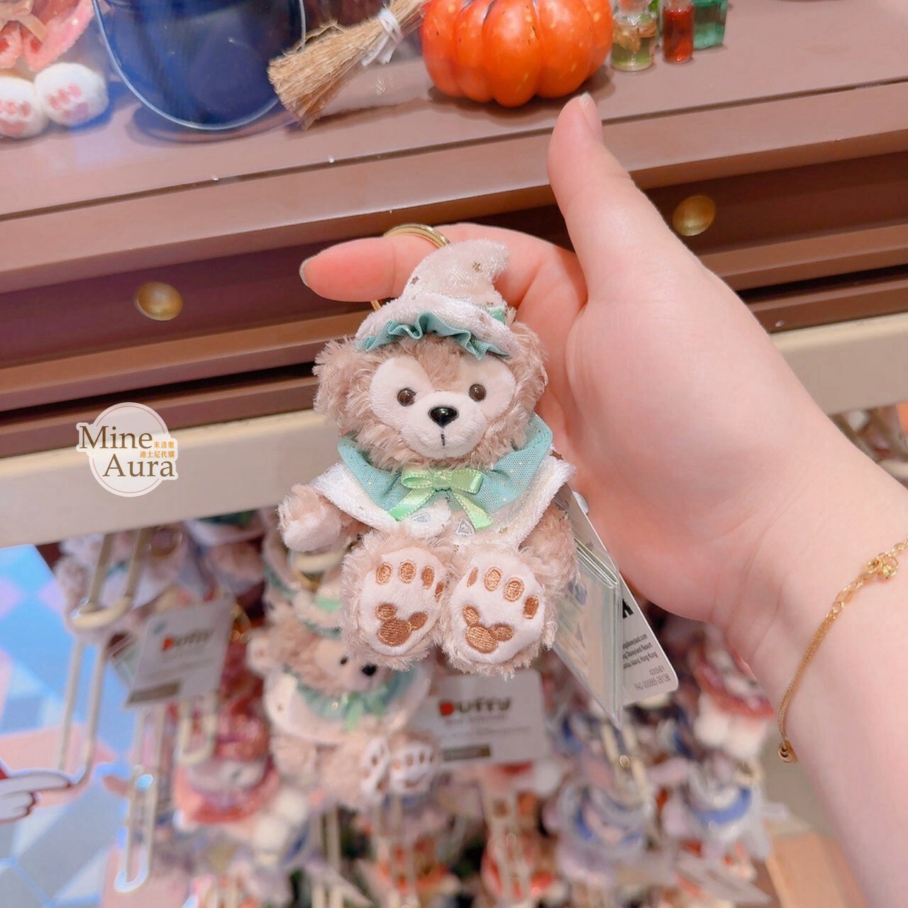 達菲 Duffy 和朋友們 2026 萬聖節 巫師和女巫系列 達菲 Duffy 坐姿 絨毛 鑰匙圈 吊飾 -香港迪士尼樂園
