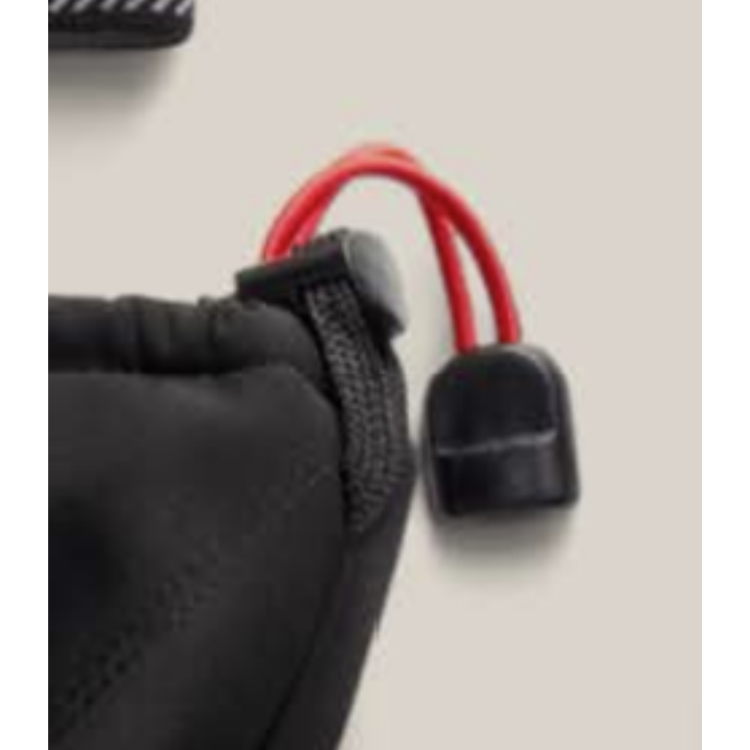 686 GORE-TEX Leather Linear Glove 手套袖口細節圖,展示可調式彈性抽繩束扣與紅黑防失手手繩連線結構