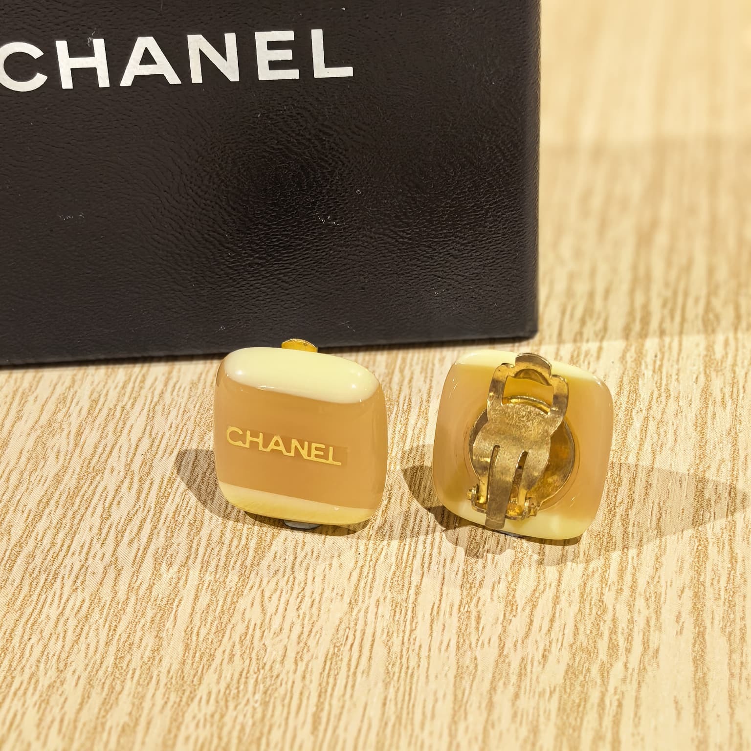 中古CHANEL耳環, 方形亞克力, 淡黃拼奶茶色, 小香VINTAGE, 香奈兒耳夾, #香榭站正品