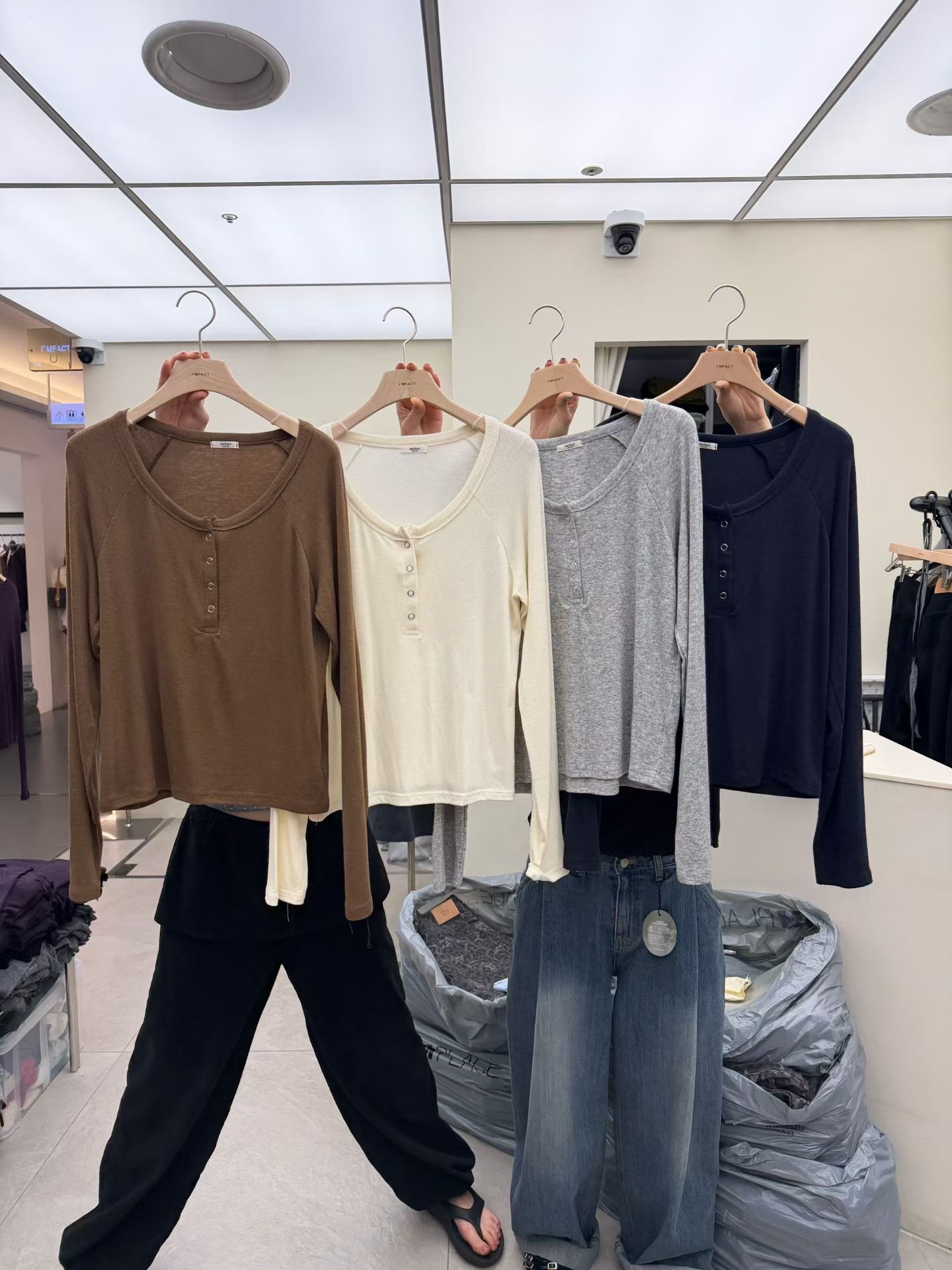 IF2605 Open button Tee