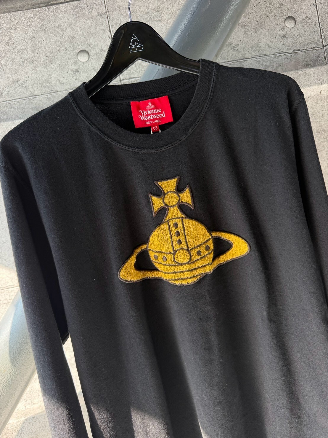 Four-fold Vivienne Westwood black and yellow 3D woven long-sleeved T-shirt with large Saturn logo.