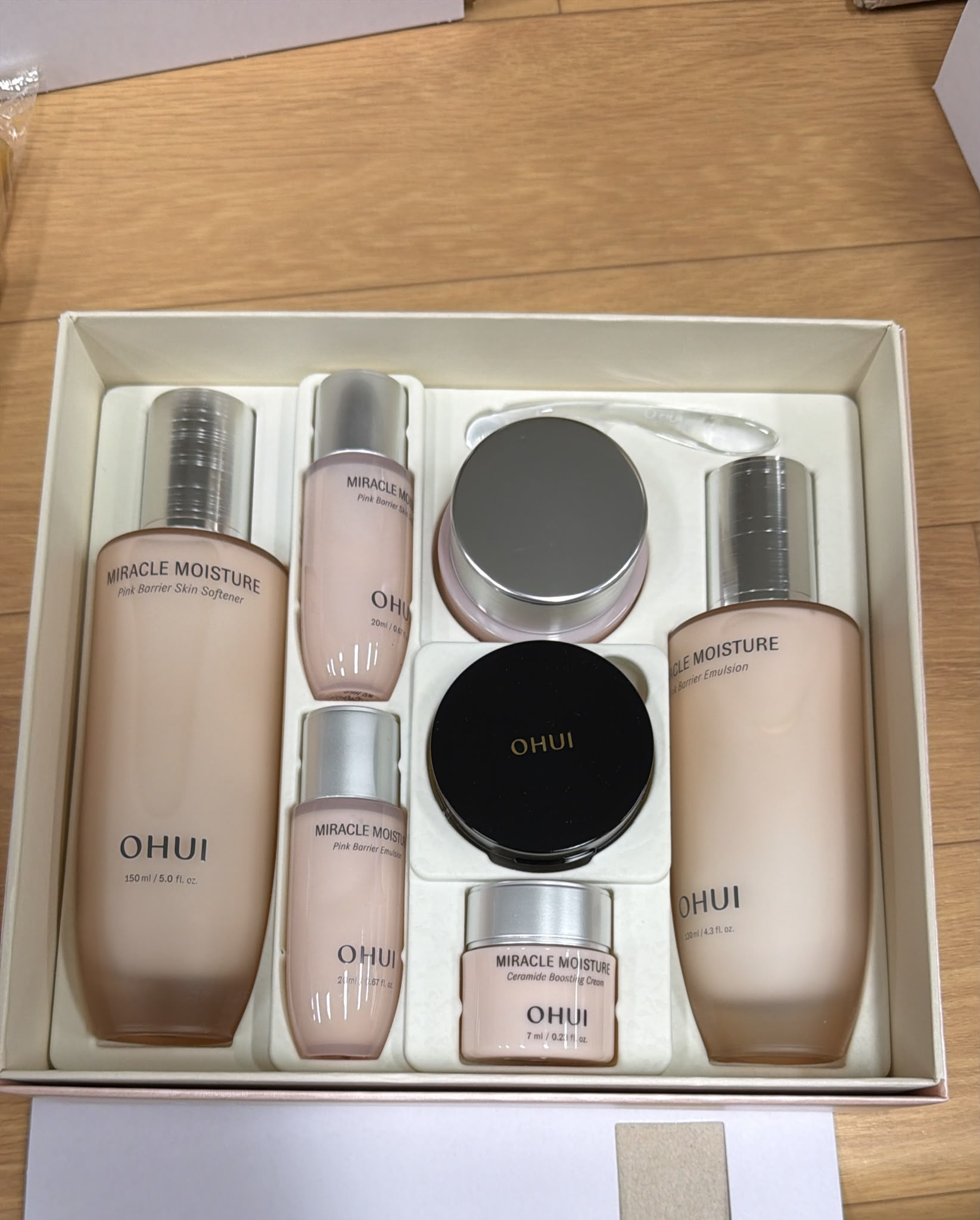 ES076 O HUI Miracle Moisture 粉紅屏障保濕水乳 + 氣墊粉底套裝 exp:2029.06