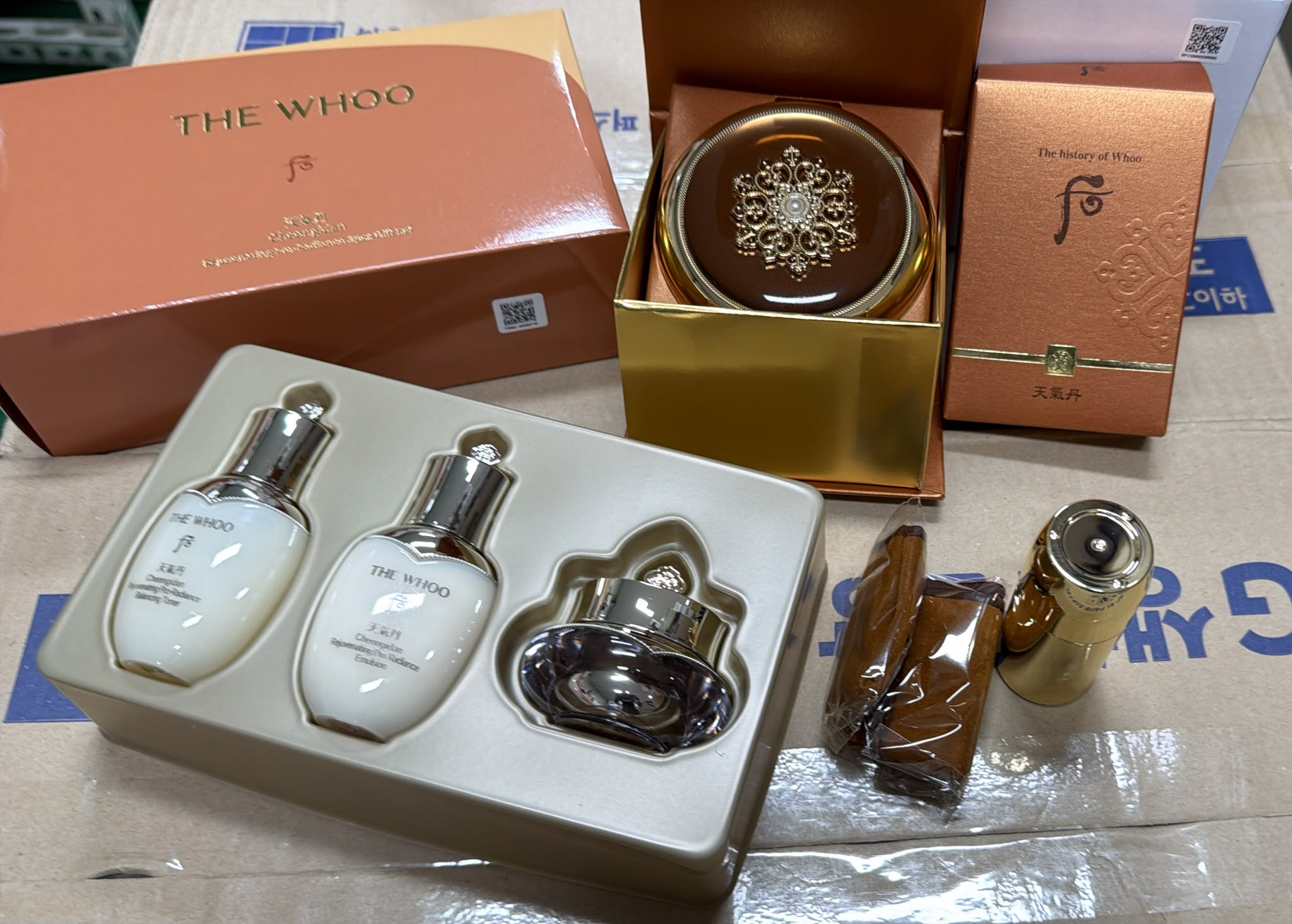 ES011 The Whoo 后 天氣丹華炫光澤蜜粉餅特別套裝 exp:2029.07