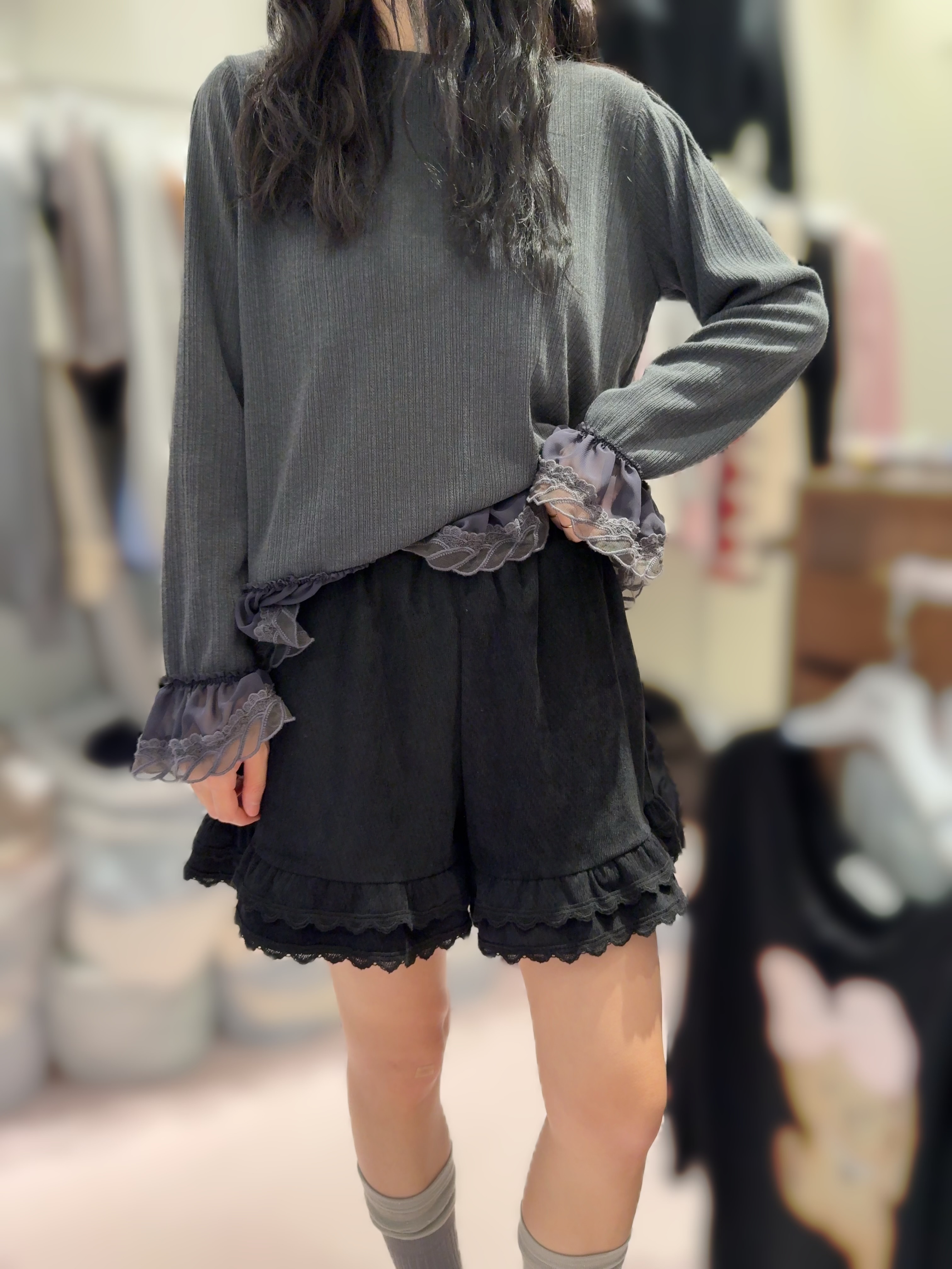 BE27 燈芯絨裙褲  腰26-42 HIP50 長15 $499