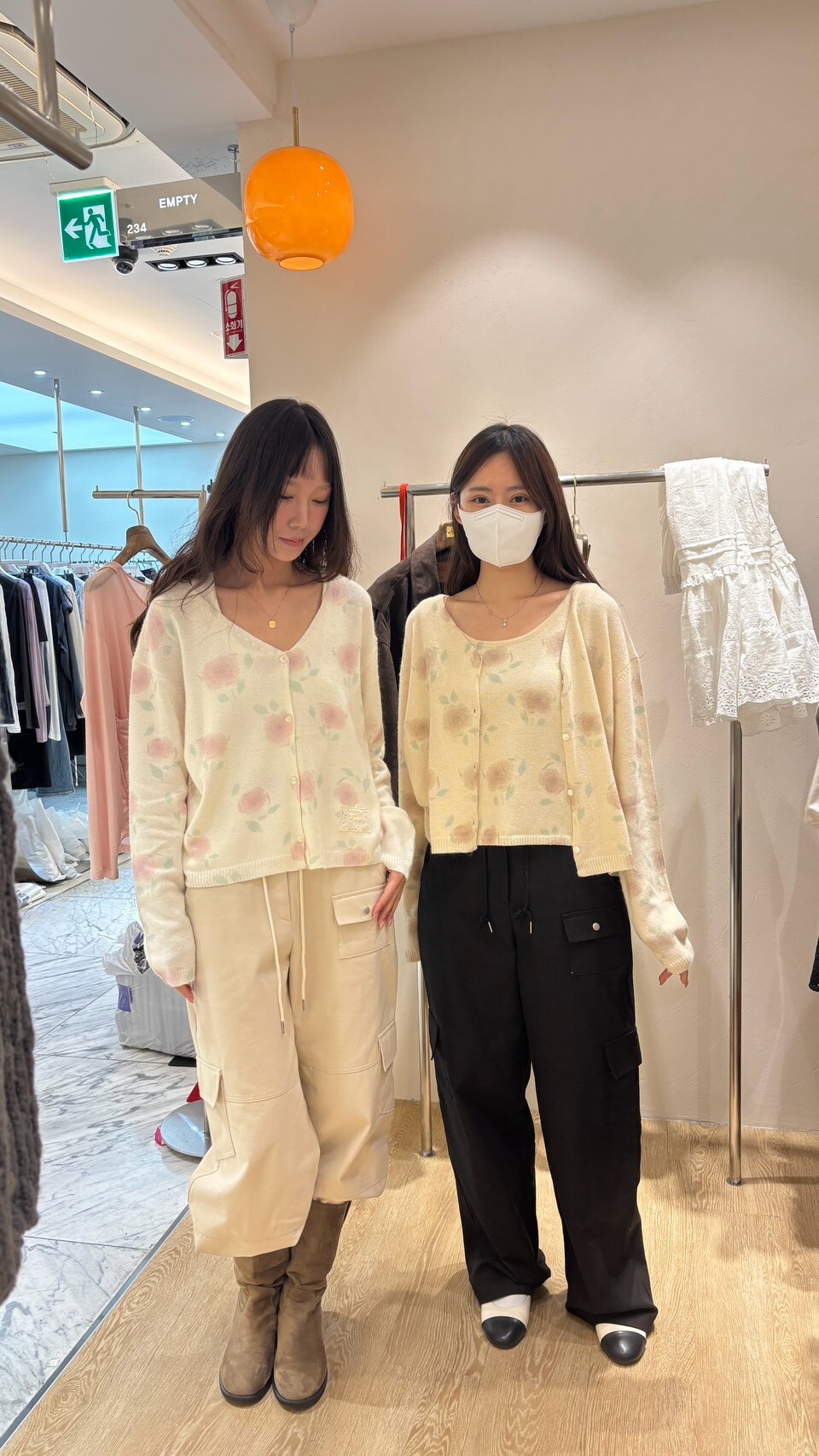 EM7124 油畫感玫瑰印花針織背心冷衫套裝