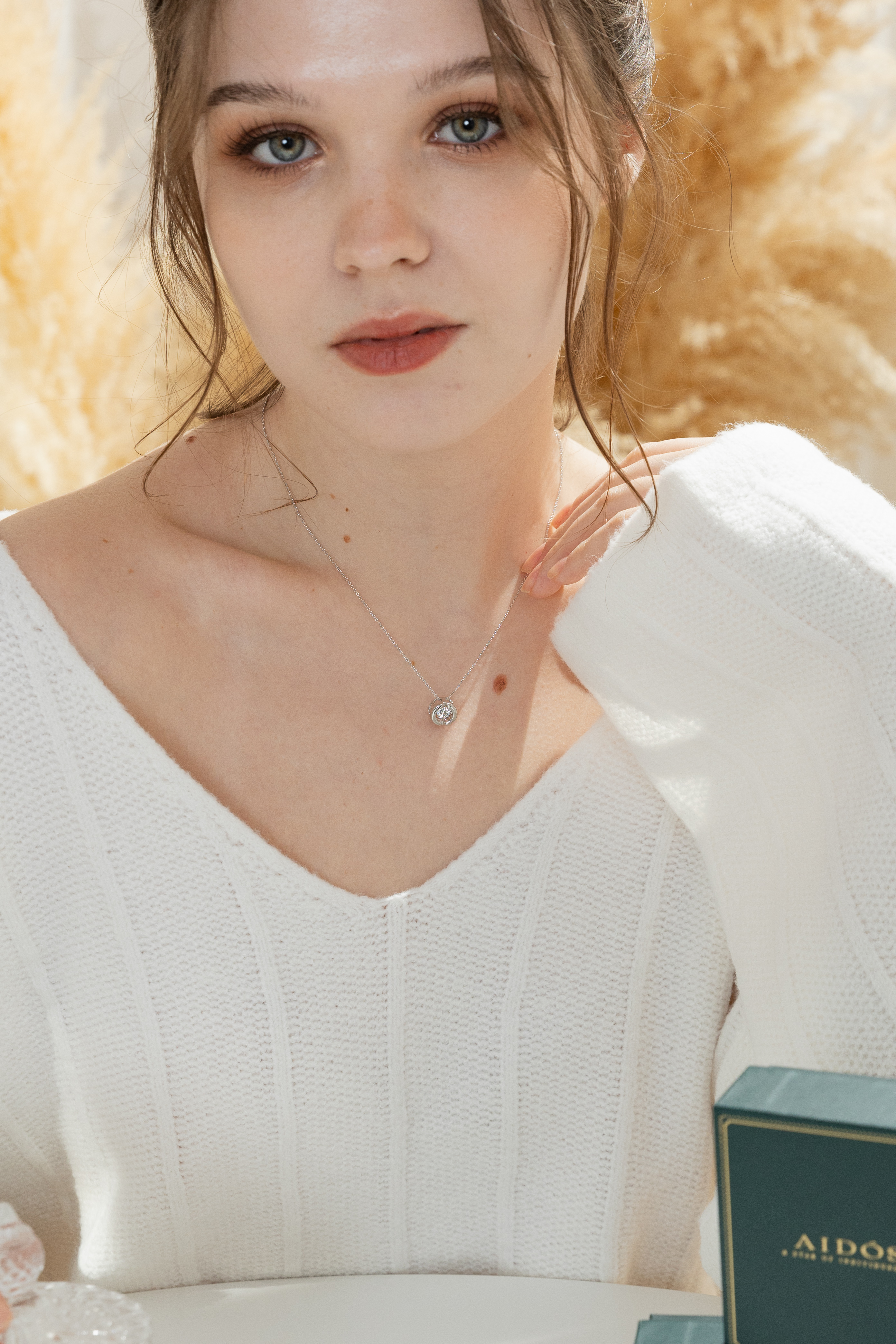 ORLA 奧拉項鍊佩戴與動態展示
