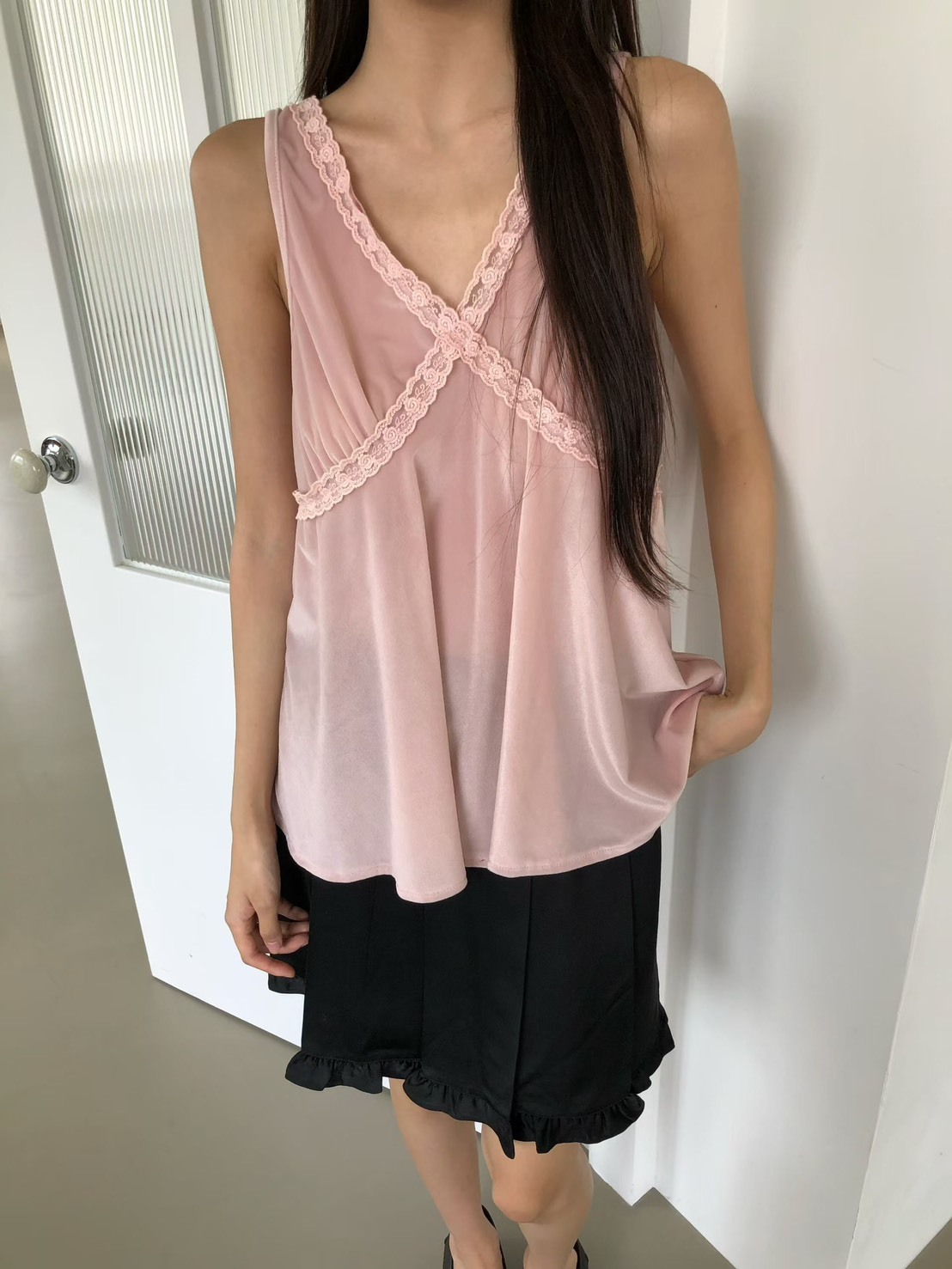 V領X蕾絲絨面背心