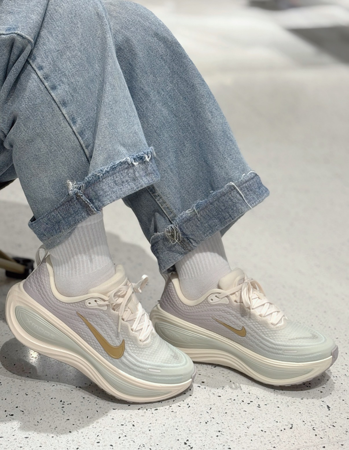 女鞋 NIKE W VOMERO PLUS 淡粉紫 氣墊 緩震 透氣 慢跑 運動鞋【IW1233-102】
