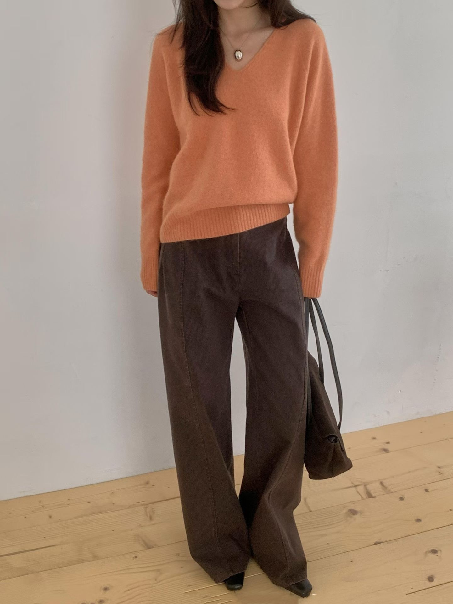 WJ2684 Tundra V-neck Knit