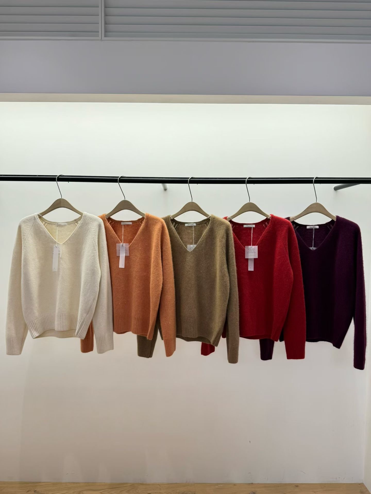 WJ2684 Tundra V-neck Knit