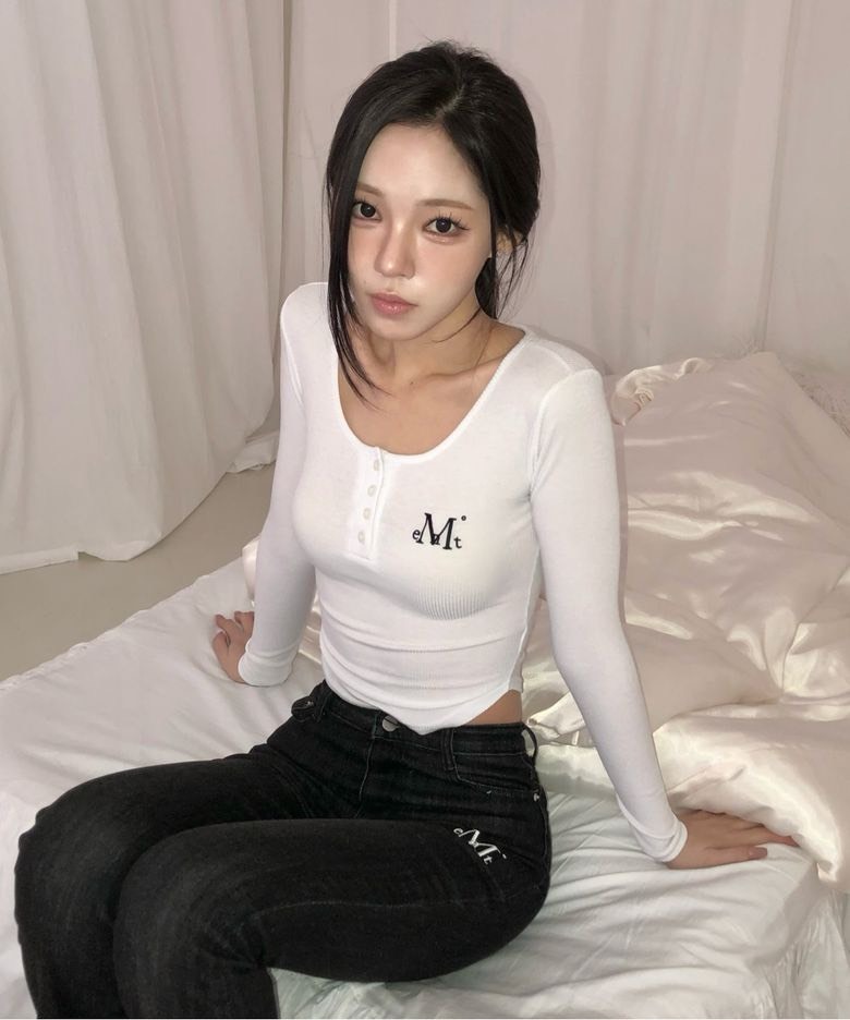 （預購）韓國MUCENT  U領修身薄長袖