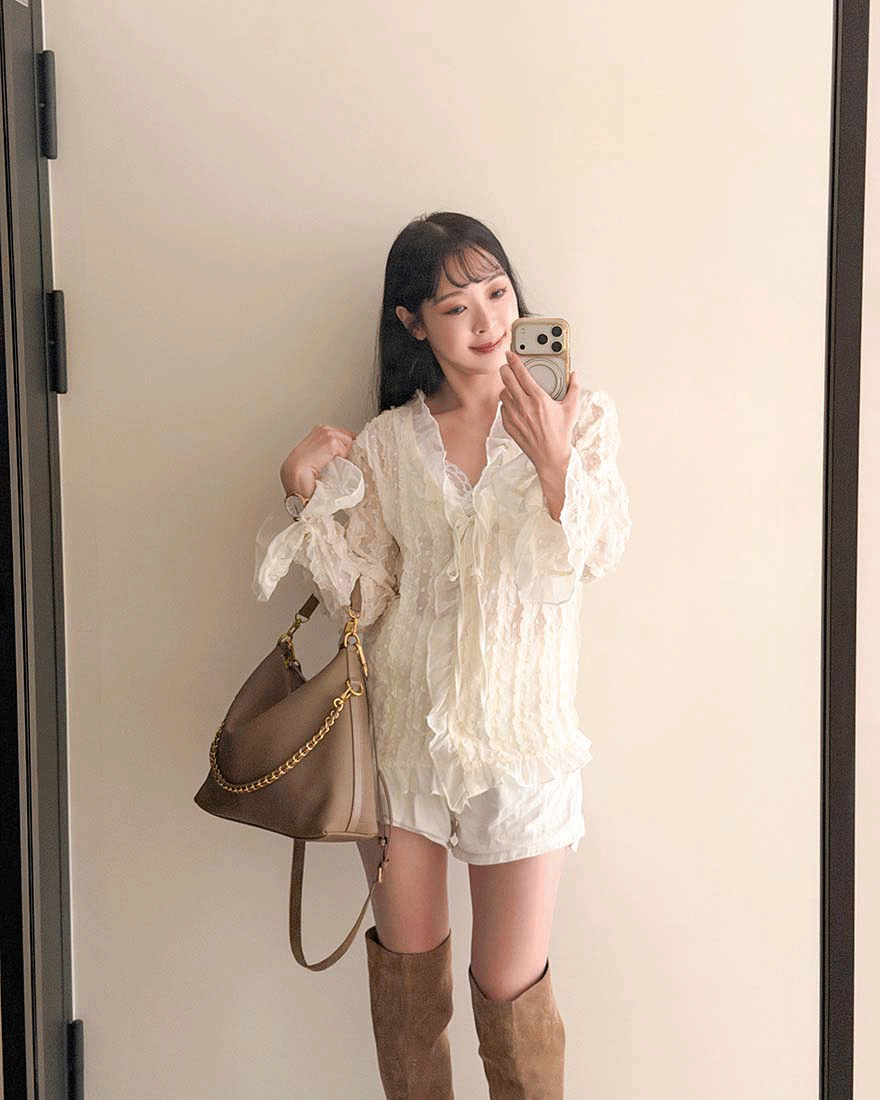 LINA LINA柔情交織荷葉滾邊波點綁結透肌上衣-氣質杏