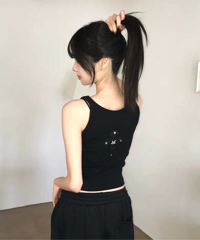 韓國限定🇰🇷 MUCENT LUKA BACK CROSS LEATHER PATCH SLEEVELESS 後背十字標誌 歌德風 復古 無袖背心 / 預購